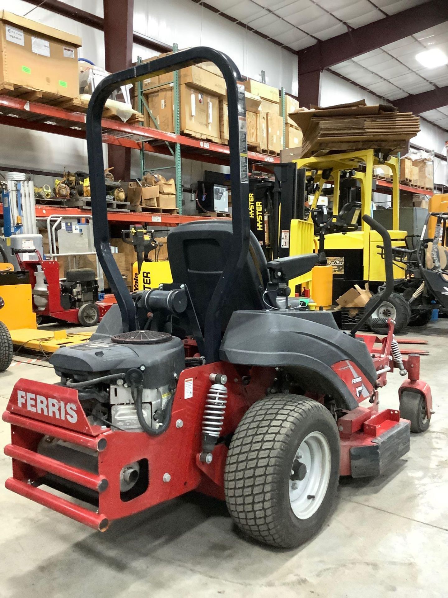 FERRIS IS600Z COMMERCIAL MOWER WITH BRIGGS&STRATTON PROFESSIONAL SERIES ENGINE , GAS POWERED, APPROX - Image 7 of 14