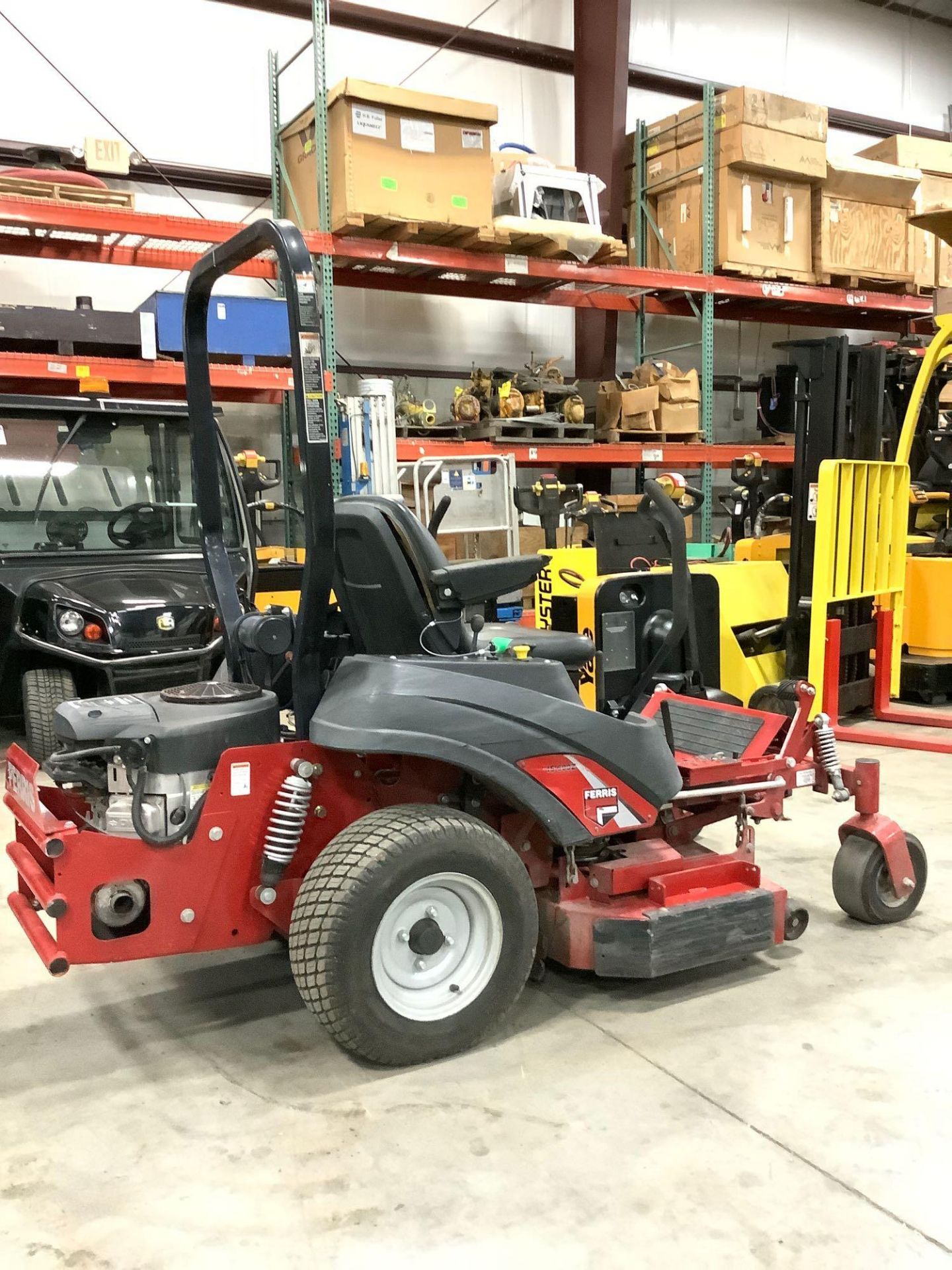 FERRIS IS600Z COMMERCIAL MOWER WITH BRIGGS&STRATTON PROFESSIONAL SERIES ENGINE , GAS POWERED, APPROX - Image 8 of 14