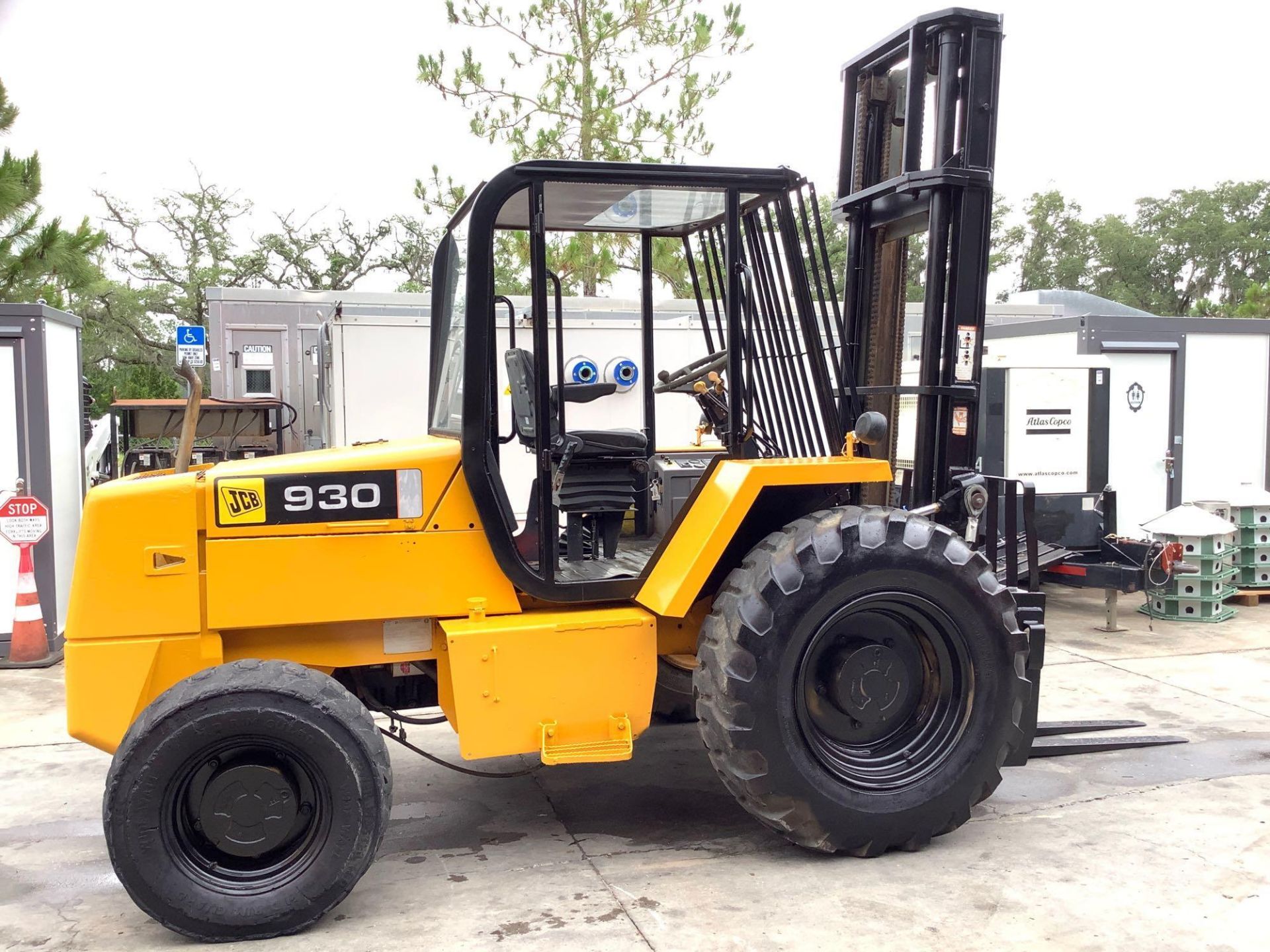 JCB 930 ROUGH TERRAIN FORKLIFT, 6,000 LB CAPACITY, DIESEL, TILT, SIDE SHIFT, RUNS AND OPERATES - Image 7 of 16