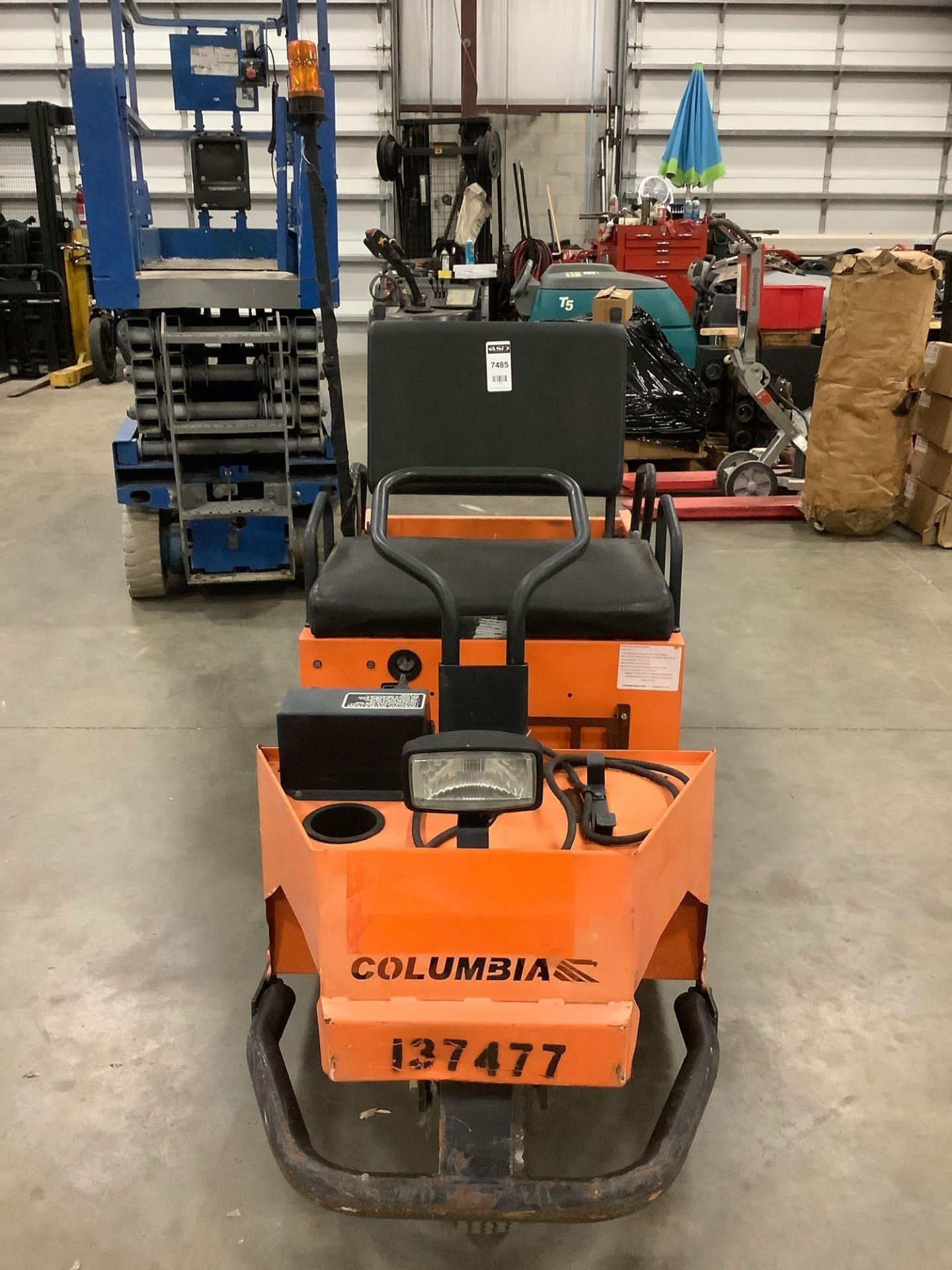 COLUMBIA INDUSTRIAL CART MODEL EX21-T-24, ELECTRIC, 24 VOLTS, BUILT IN BATTERY CHARGER, FOLD BACK SE - Image 8 of 12