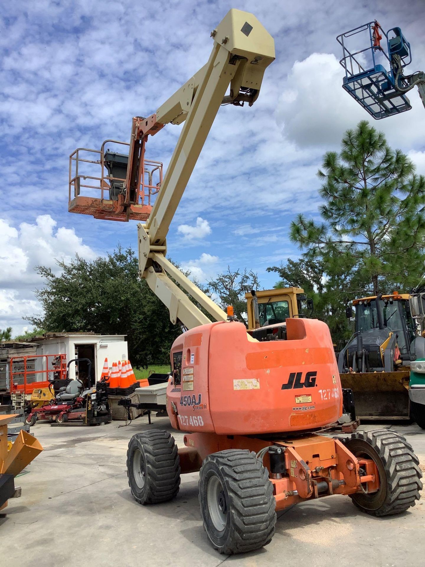 JLG BOOM LIFT MODEL 450AJ SII, DIESEL, APPROX MAX PLATFORM HEIGHT 45FT, APPROX MAX HORIZONTAL REACH