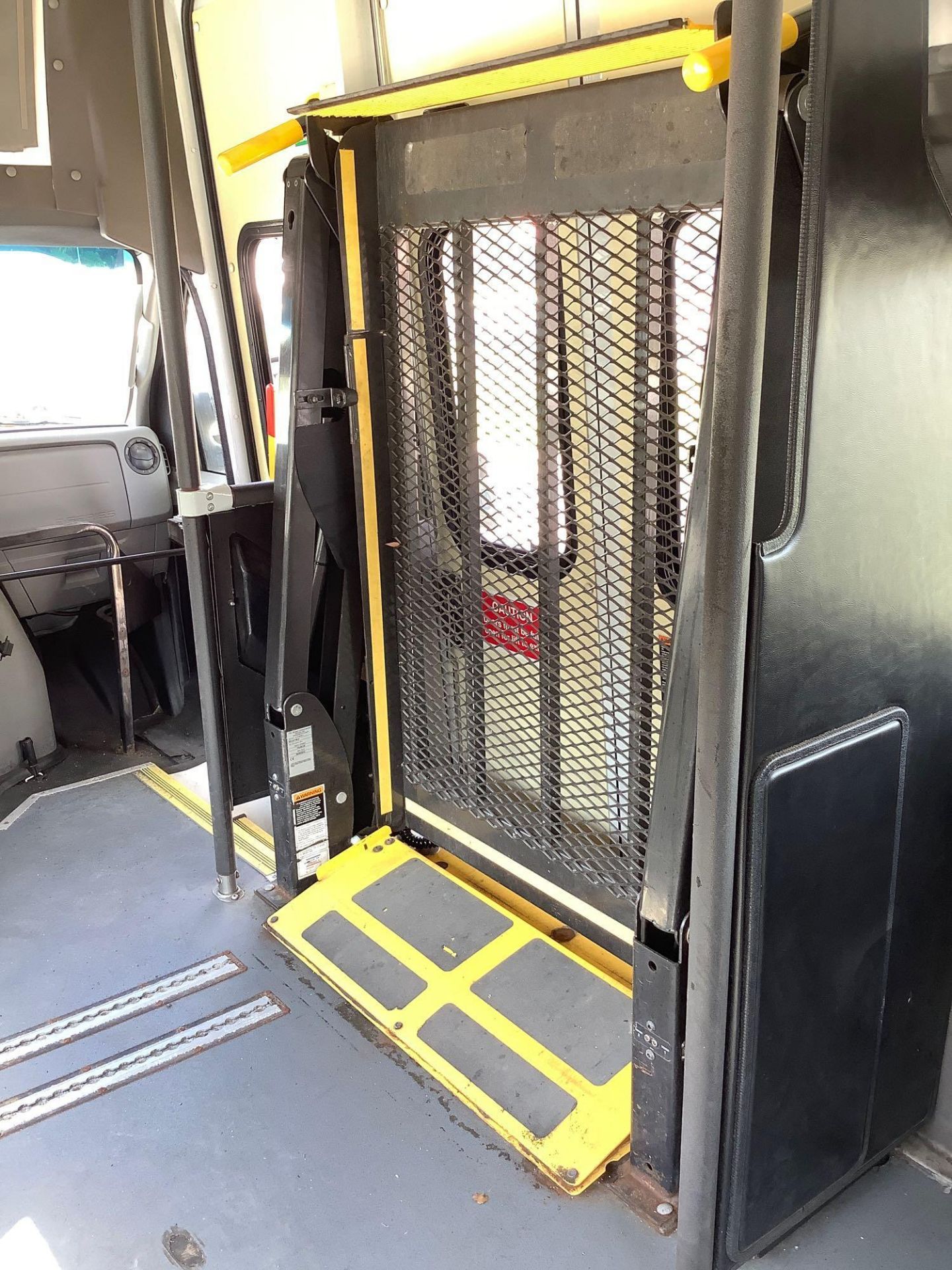 2014 FORD ECONOLINE E-350 SUPER DUTY EXTENDED MOBILITY VAN , AUTOMATIC, AC/ HEAT AIR CONDITION, BRAU - Image 32 of 34