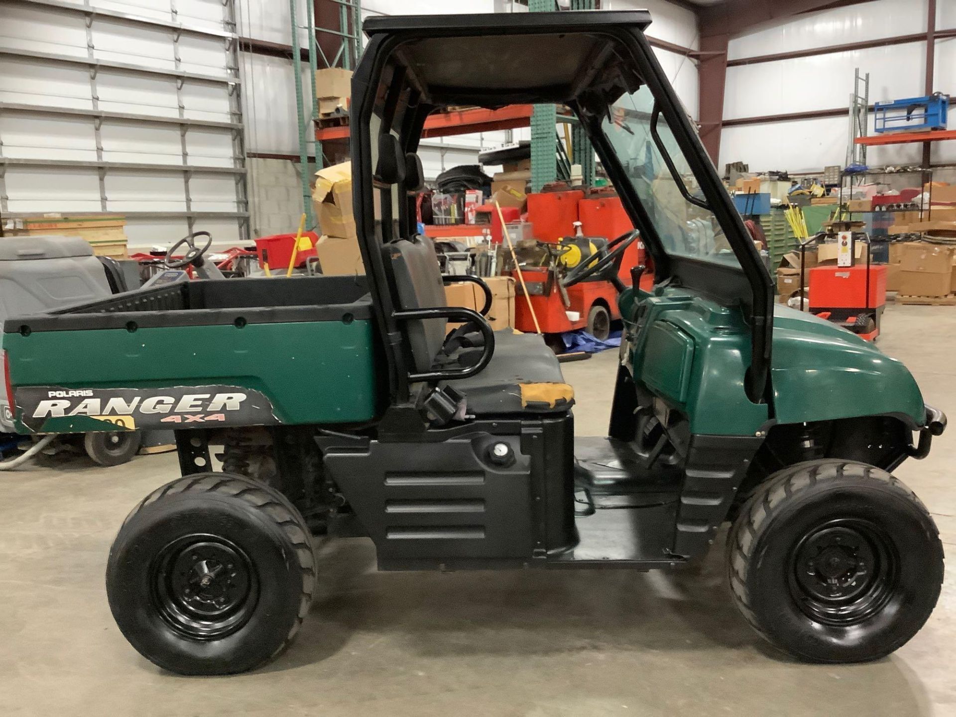 POLARIS RANGER 4x4, GAS POWERED, AWD, HITCH ON BACK, MANUAL DUMP BED, WINDSHIELD WIPER, RUNS AND OPE - Image 6 of 12