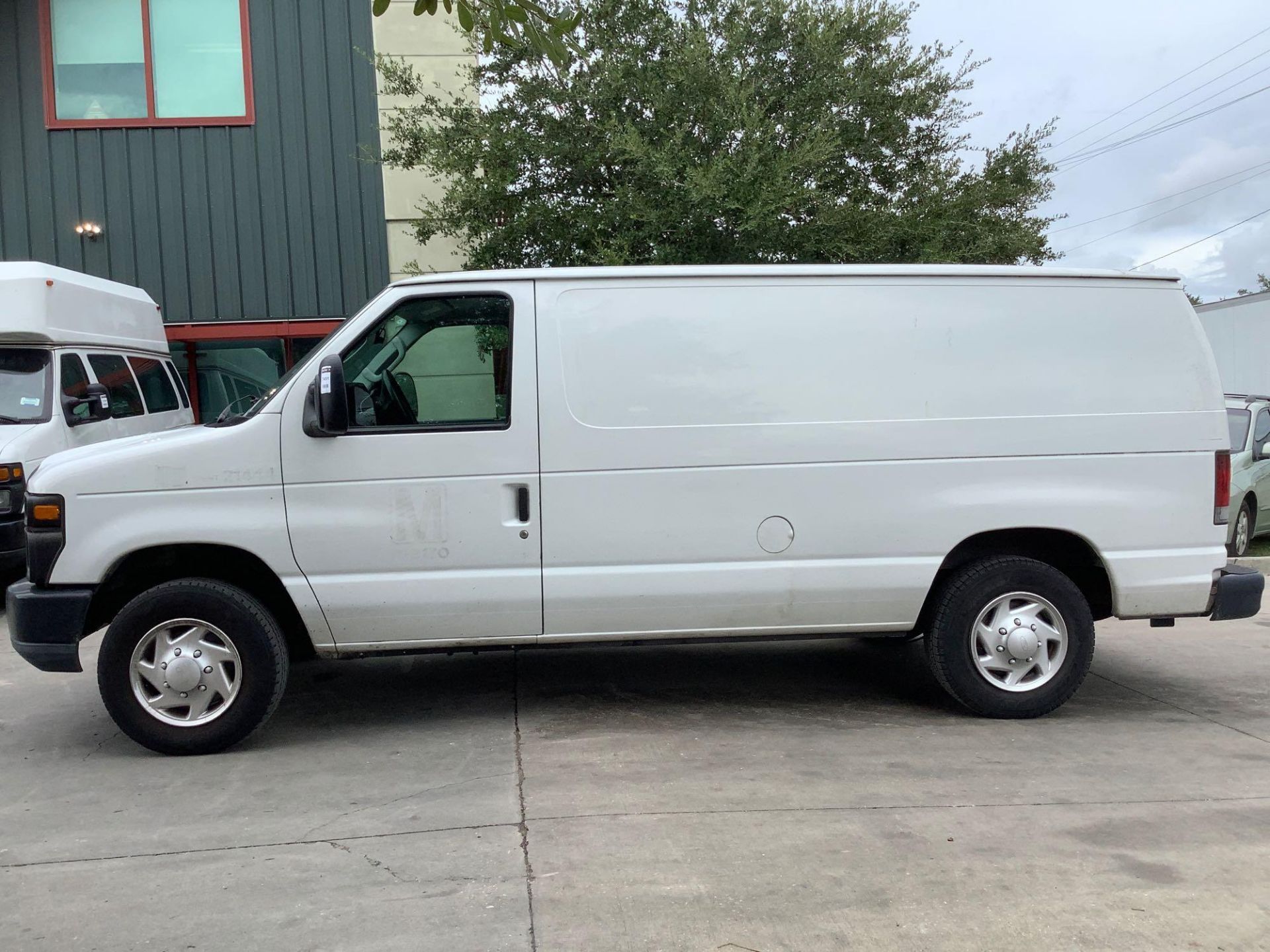 2010 FORD E-SERIES E-150 CARGO VAN, AUTOMATIC, RWD, APPROX GVWR 8520 LBS, STANDARD AC/HEAT AIR CONDI - Image 11 of 27