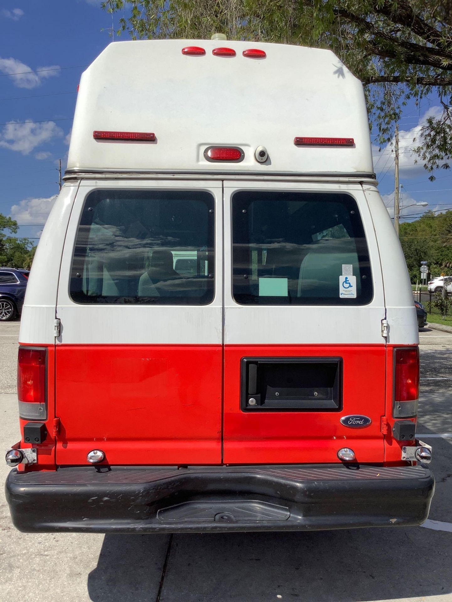 2014 FORD ECONOLINE E-350 SUPER DUTY EXTENDED MOBILITY VAN , AUTOMATIC, AC/ HEAT AIR CONDITION, BRAU - Image 6 of 34