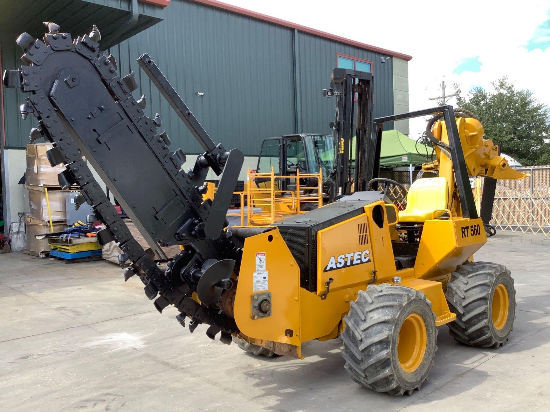 ASTEC UNDERGROUND TRENCHER MODEL RT560, DIESEL, KUBOTA ENGINE , BACK ATTACHMENT ASTEC MODEL P85, FRO - Image 14 of 23