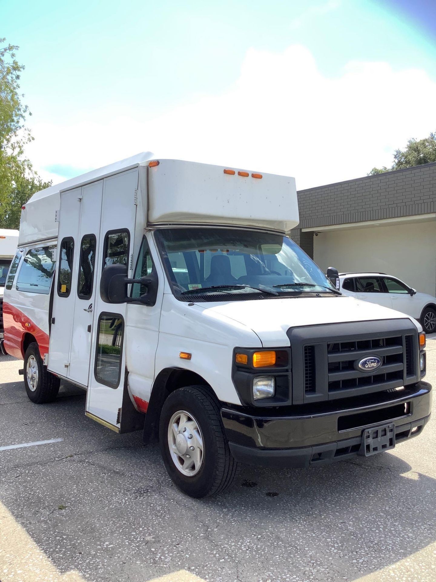 2014 FORD ECONOLINE E-350 SUPER DUTY EXTENDED MOBILITY VAN , AUTOMATIC, AC/ HEAT AIR COND - Image 14 of 36