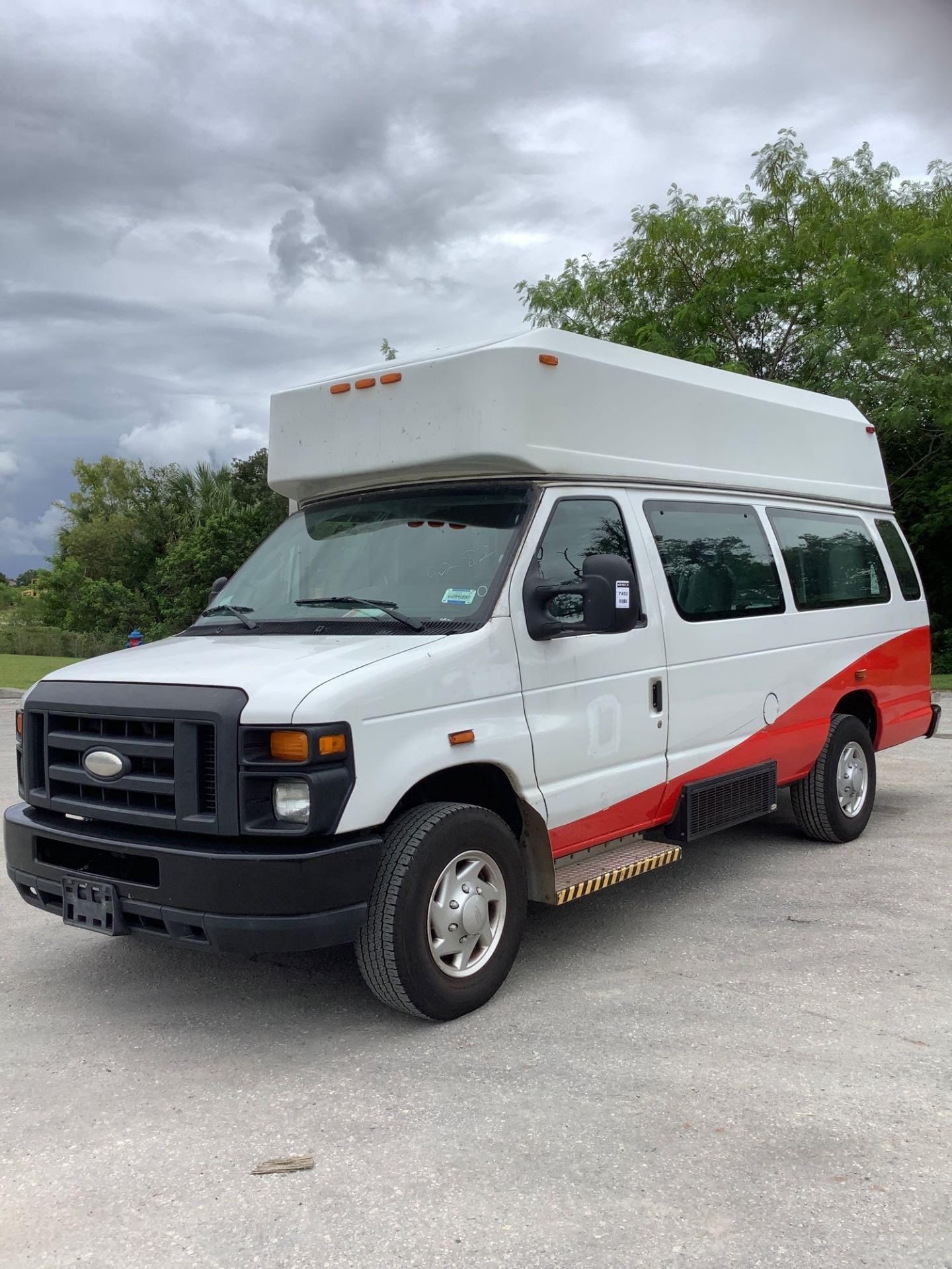 2014 FORD ECONOLINE E-350 SUPER DUTY EXTENDED MOBILITY VAN , AUTOMATIC, ONE OWNER,  AC/ HEAT AIR CON