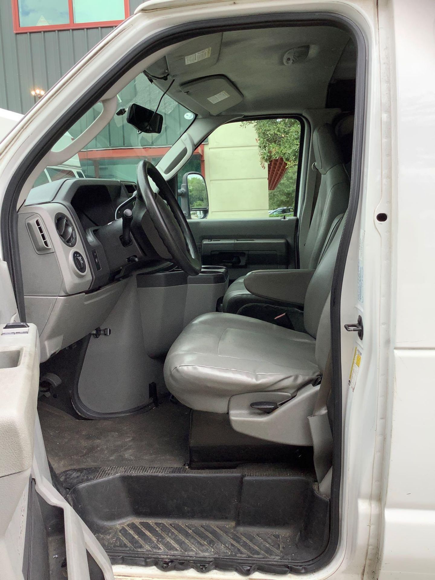 2010 FORD E-SERIES E-150 CARGO VAN, AUTOMATIC, RWD, APPROX GVWR 8520 LBS, STANDARD AC/HEAT AIR CONDI - Image 16 of 27