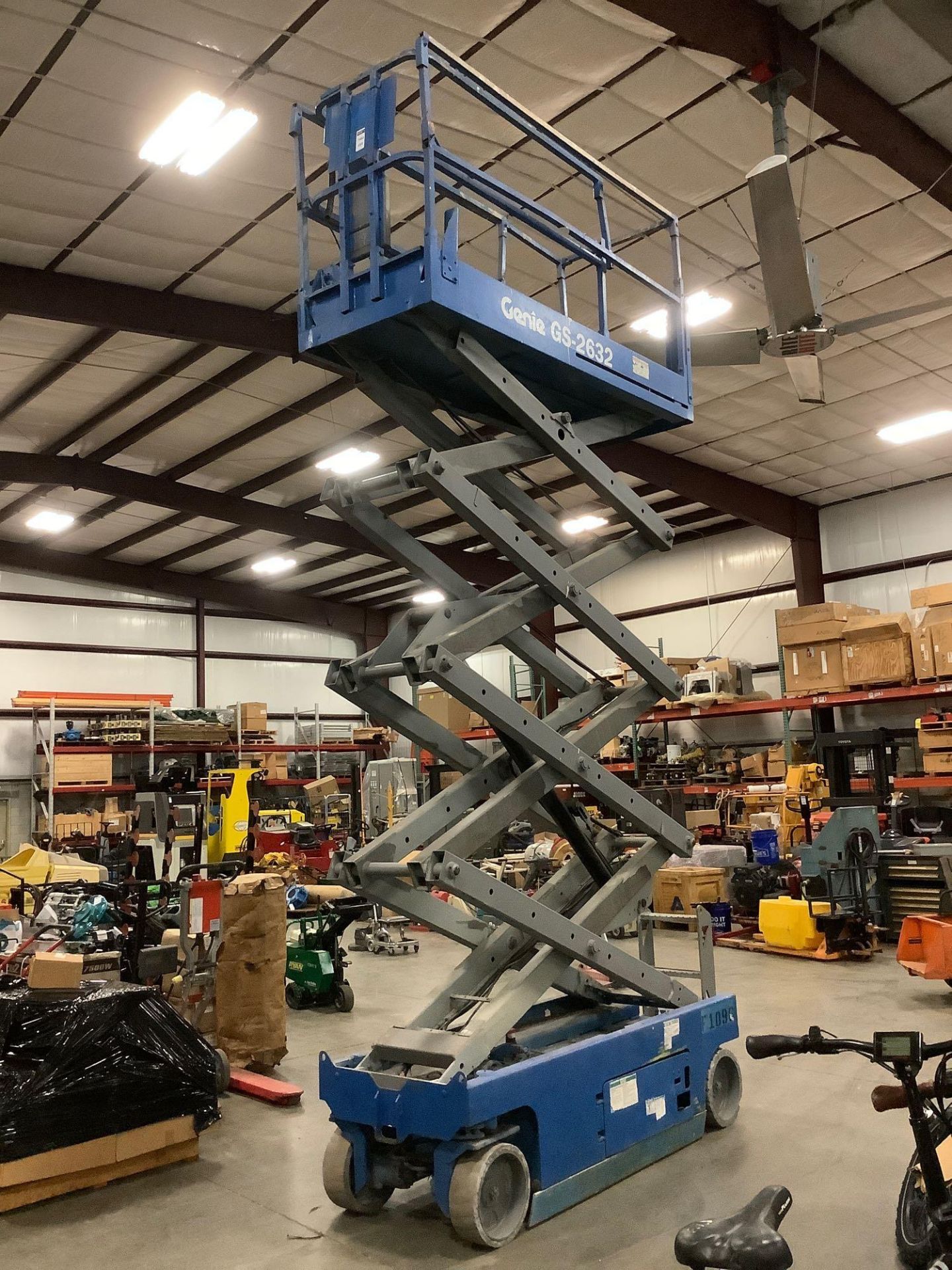 GENIE SCISSOR LIFT MODEL GS-2632, ELECTRIC, APPROX MAX PLATFORM HEIGHT 26FT, NON MARKING TIRES, BUIL - Image 2 of 13