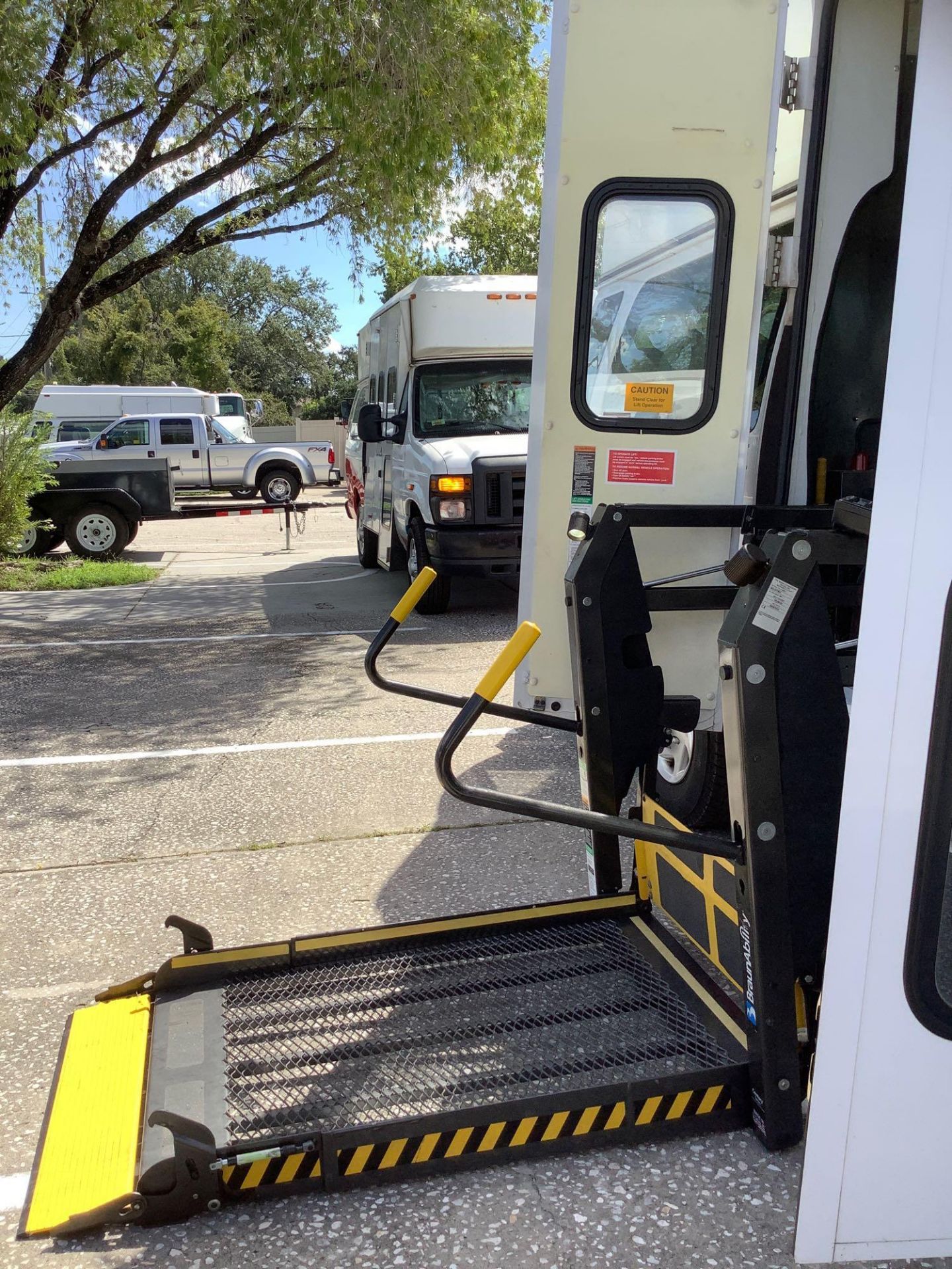 2014 FORD ECONOLINE E-350 SUPER DUTY EXTENDED MOBILITY VAN , AUTOMATIC, AC/ HEAT AIR COND - Image 12 of 36