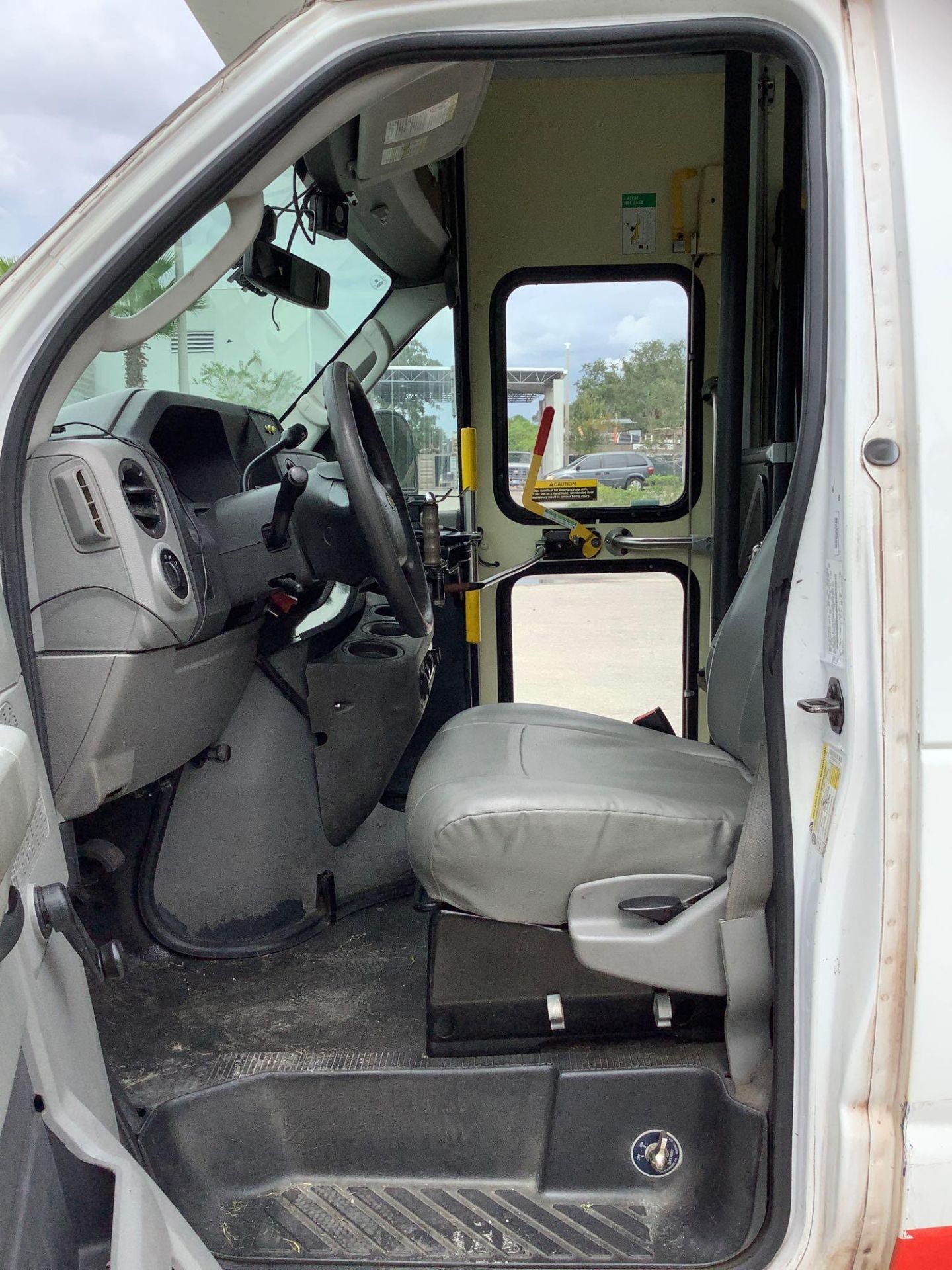 2014 FORD ECONOLINE E-350 SUPER DUTY EXTENDED MOBILITY VAN , AUTOMATIC, ONE OWNER,  AC/ HEAT AIR CON - Image 15 of 35