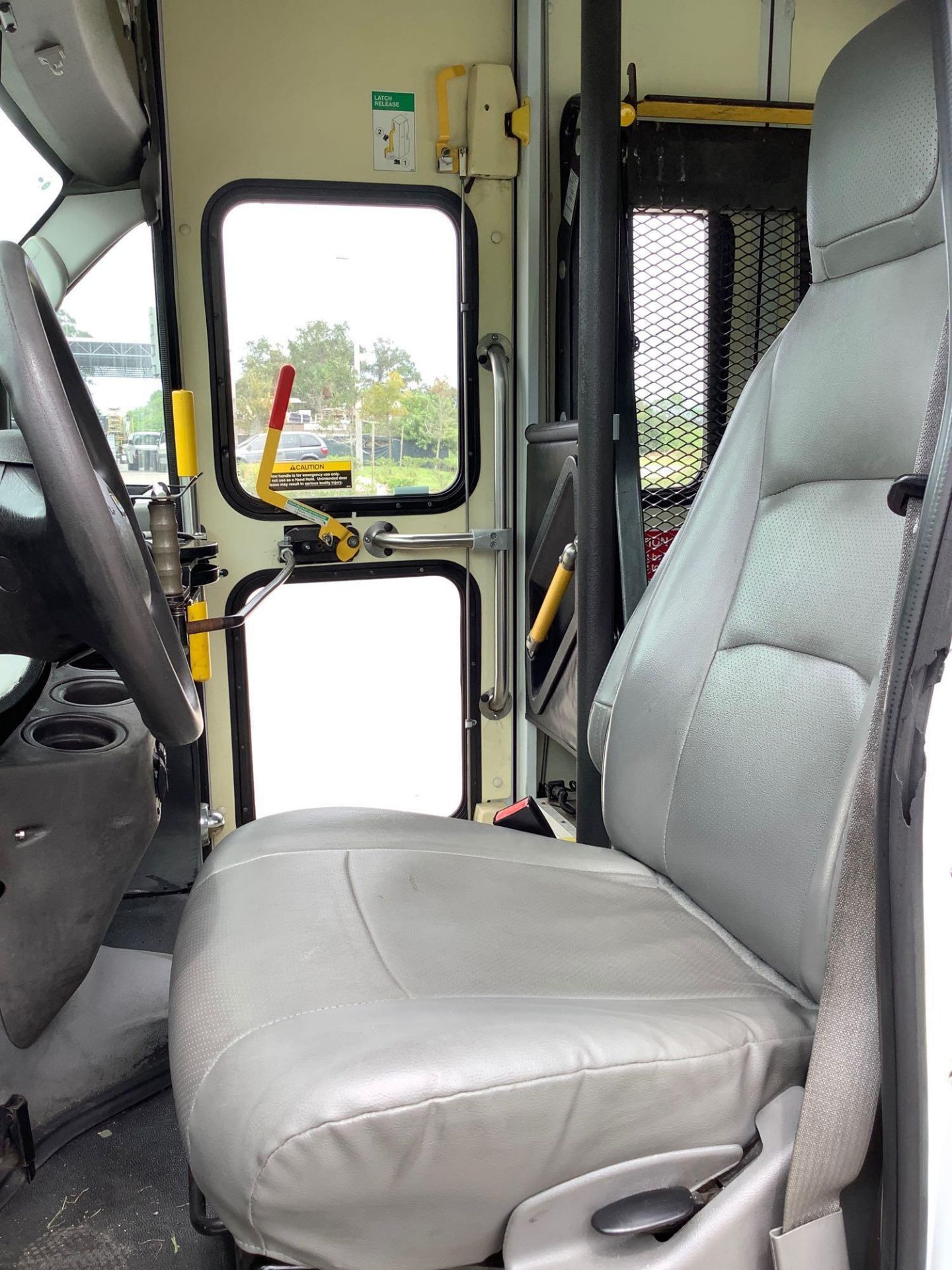 2014 FORD ECONOLINE E-350 SUPER DUTY EXTENDED MOBILITY VAN , AUTOMATIC, ONE OWNER,  AC/ HEAT AIR CON - Image 16 of 35