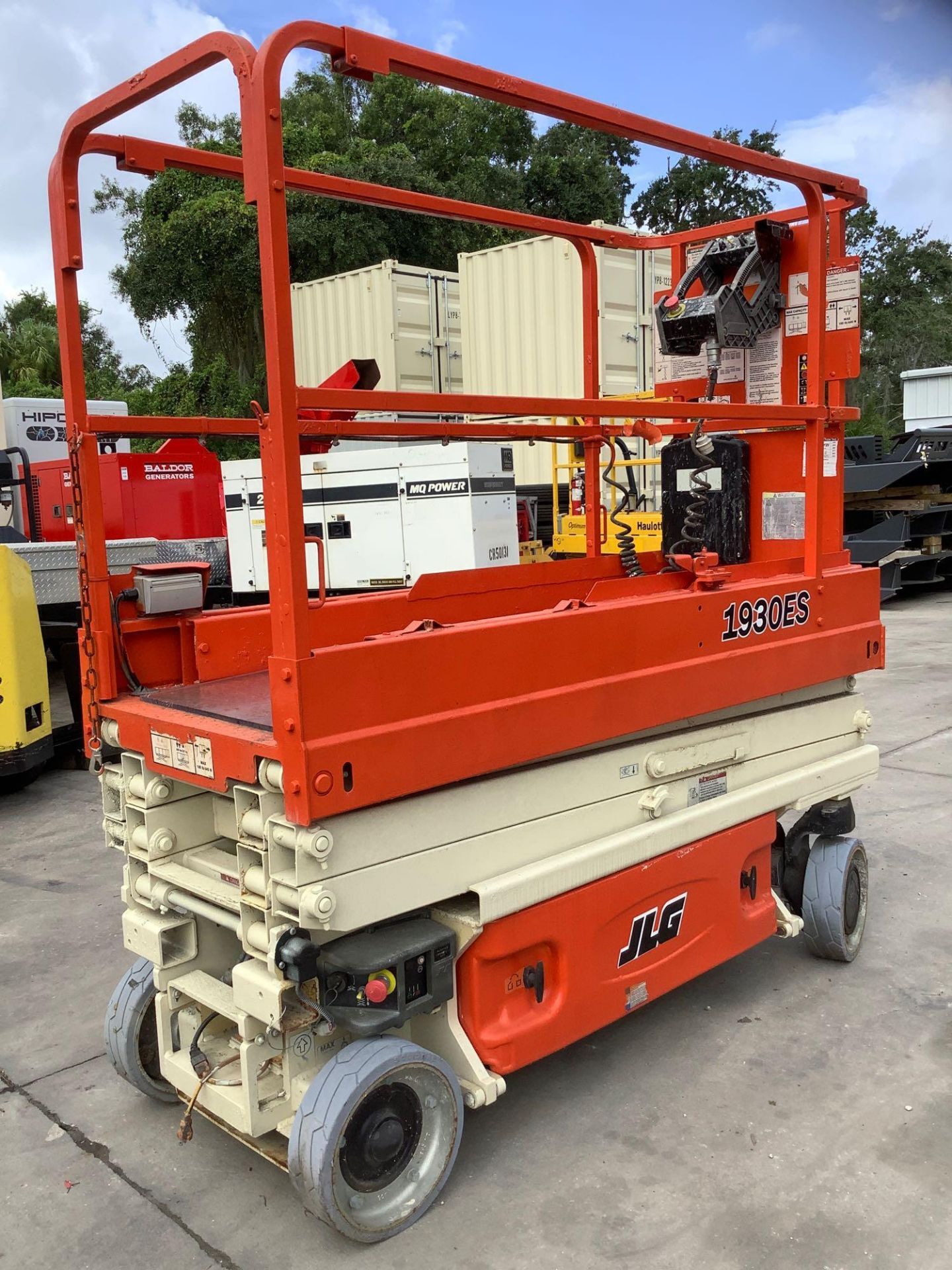 JLG SCISSOR LIFT MODEL 1930ES, ELECTRIC,  APPROX MAX PLATFORM HEIGHT 19FT,  BUILT IN BATTERY CHARGER