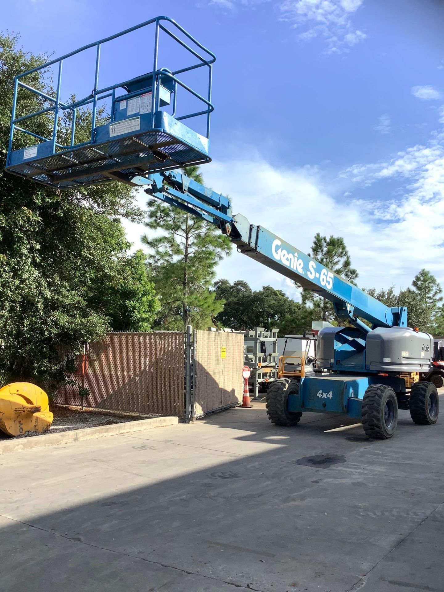 GENIE ARTICULATING BOOM LIFT MODEL S65, APPROX MAX PLATFORM HEIGHT 65FT, APPROX MAX PLATFORM REACH 5