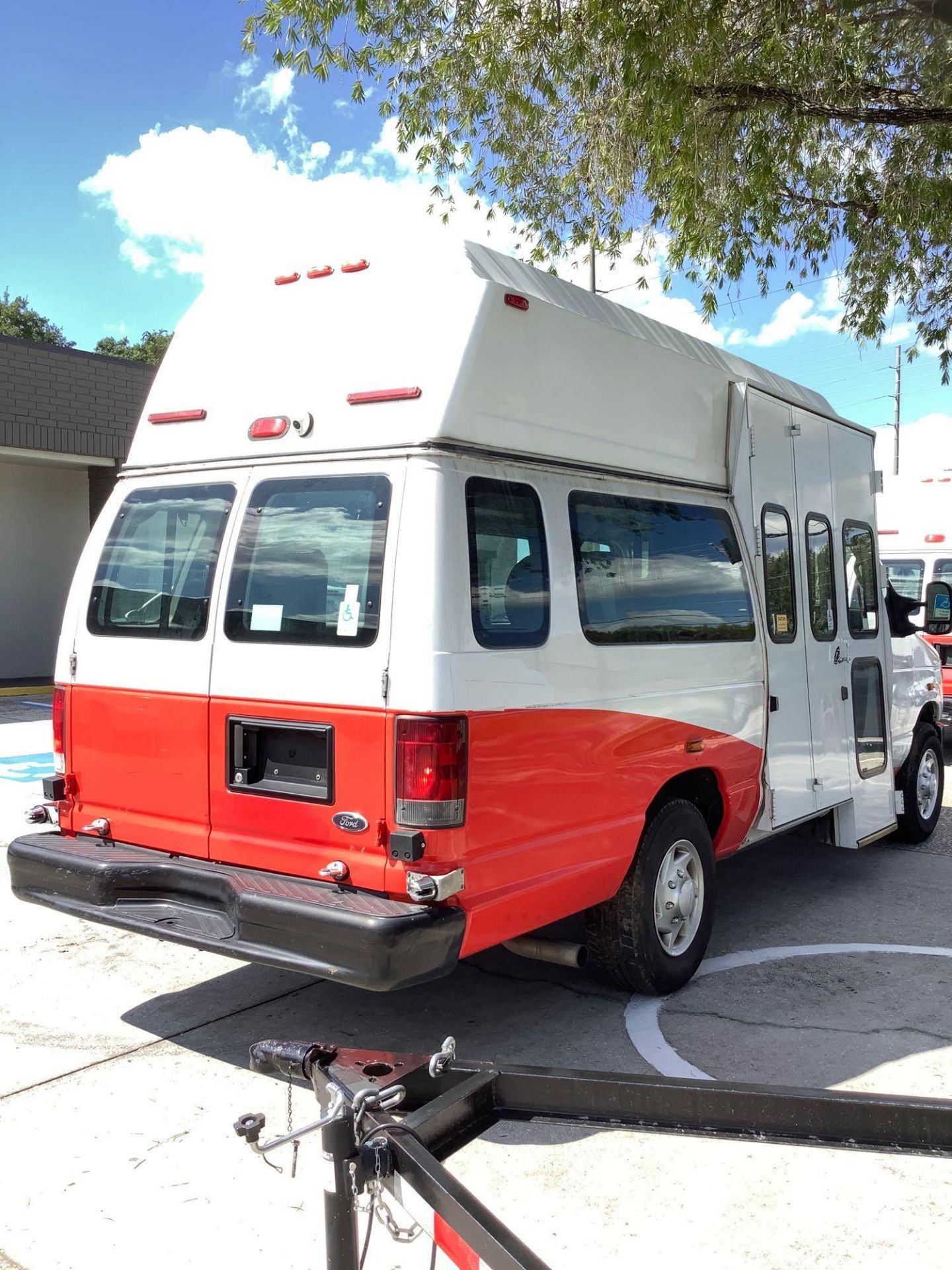 2014 FORD ECONOLINE E-350 SUPER DUTY EXTENDED MOBILITY VAN , AUTOMATIC, AC/ HEAT AIR CONDITION, BRAU - Image 7 of 34