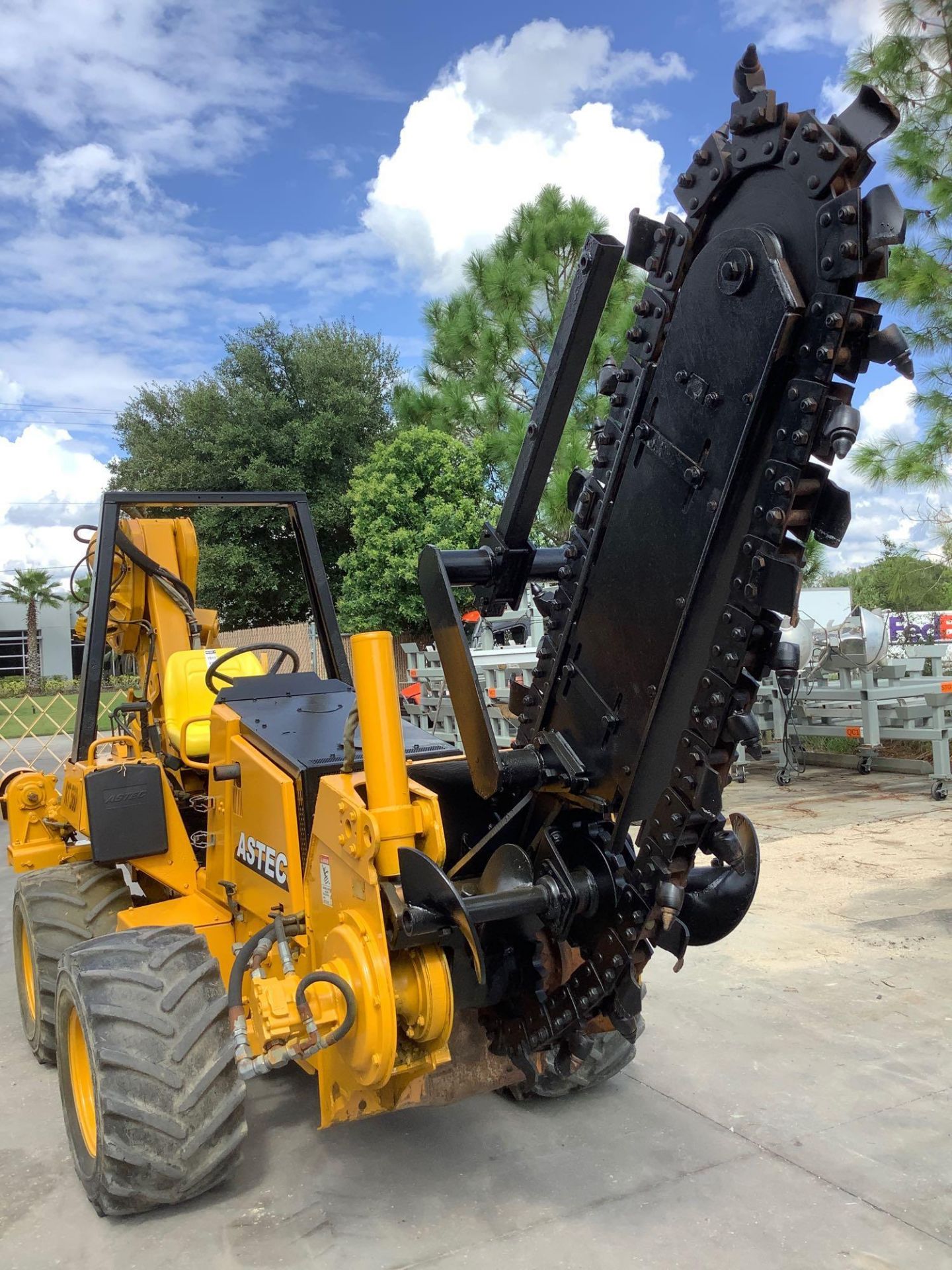 ASTEC UNDERGROUND TRENCHER MODEL RT560, DIESEL, KUBOTA ENGINE , BACK ATTACHMENT ASTEC MODEL P85, FRO - Image 17 of 23