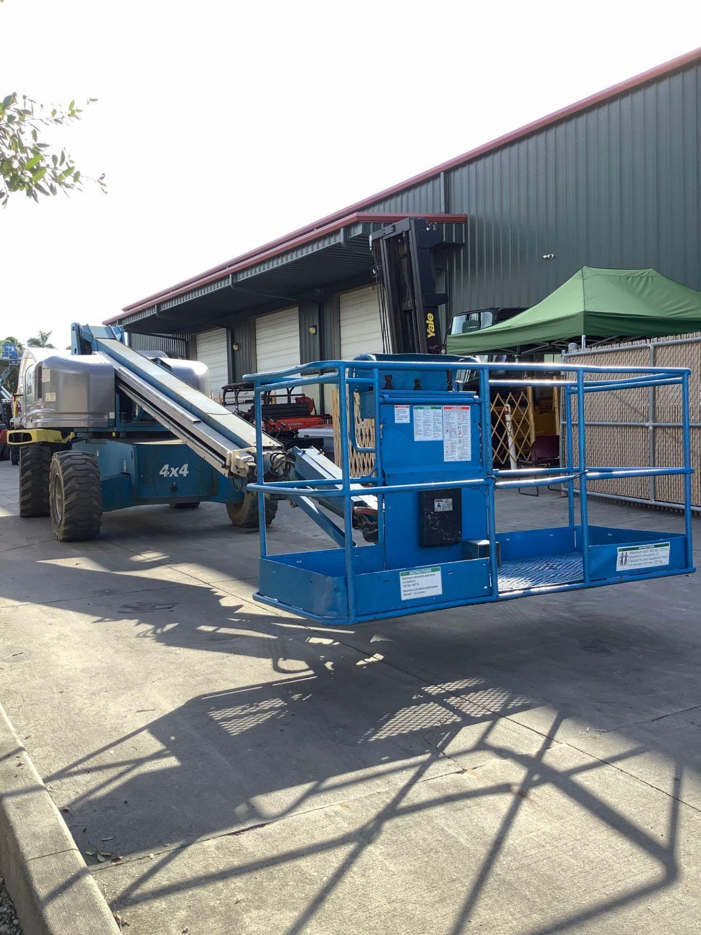 GENIE ARTICULATING BOOM LIFT MODEL S65, APPROX MAX PLATFORM HEIGHT 65FT, APPROX MAX PLATFORM REACH 5 - Image 8 of 15