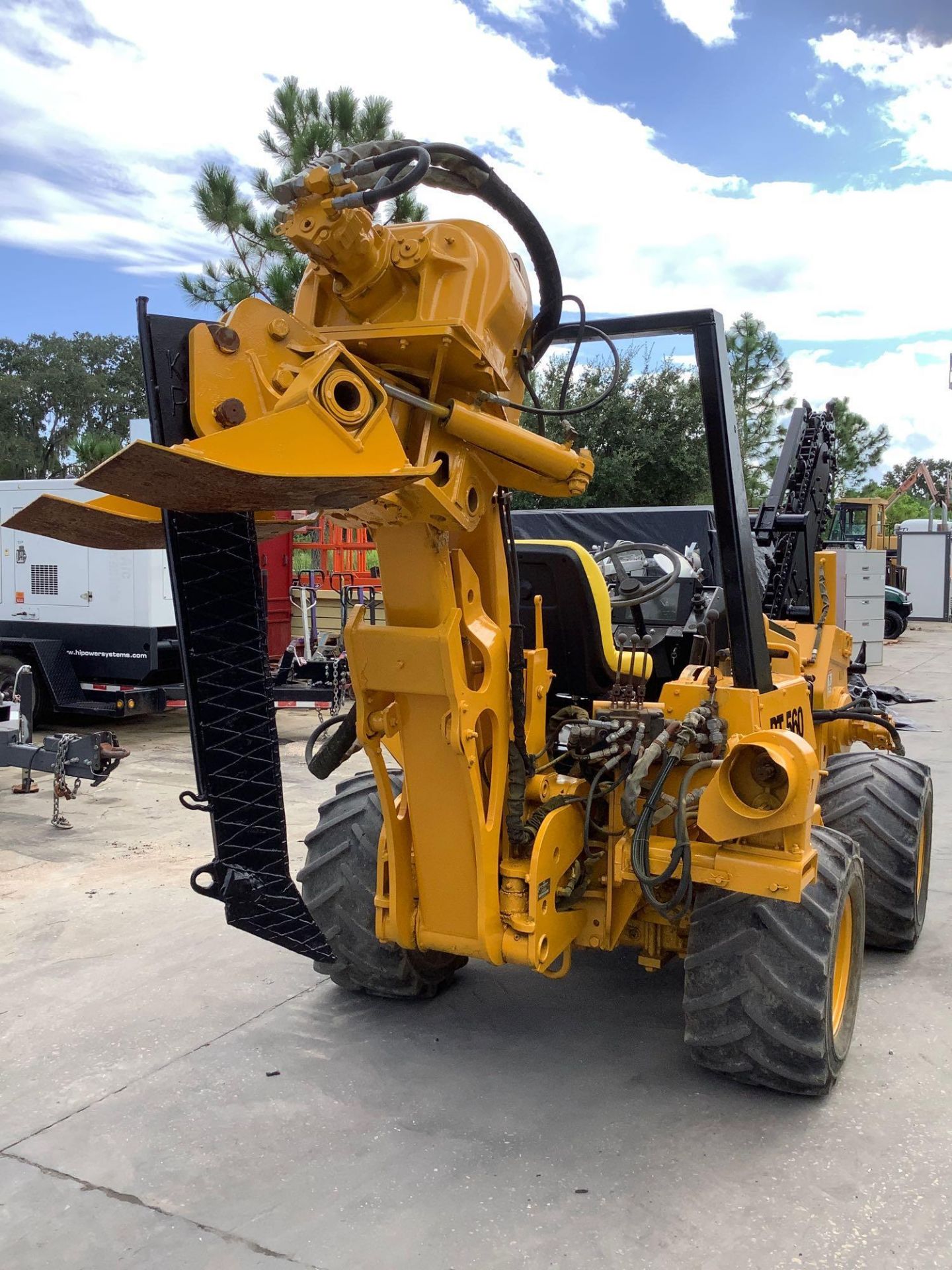 ASTEC UNDERGROUND TRENCHER MODEL RT560, DIESEL, KUBOTA ENGINE , BACK ATTACHMENT ASTEC MODEL P85, FRO - Image 7 of 23