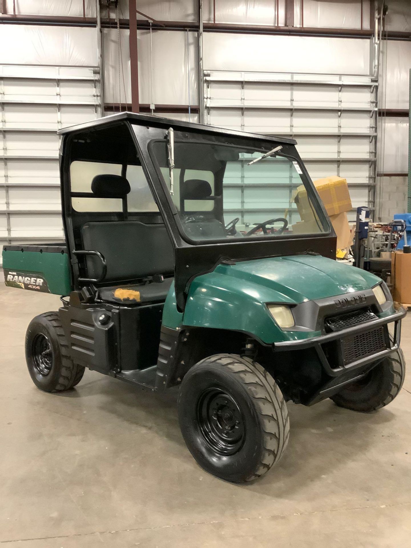 POLARIS RANGER 4x4, GAS POWERED, AWD, HITCH ON BACK, MANUAL DUMP BED, WINDSHIELD WIPER, RUNS AND OPE - Image 7 of 12