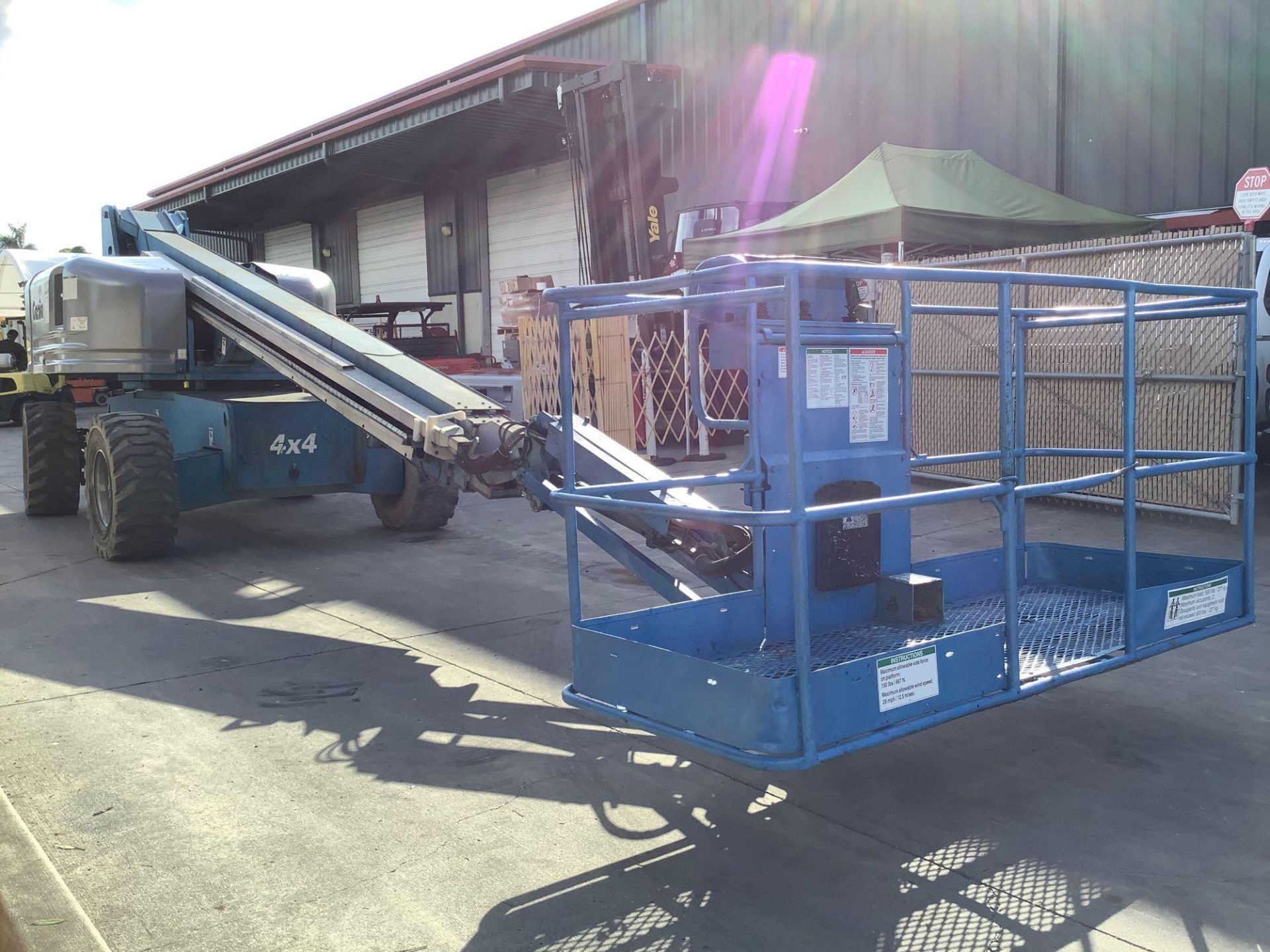 GENIE ARTICULATING BOOM LIFT MODEL S65, APPROX MAX PLATFORM HEIGHT 65FT, APPROX MAX PLATFORM REACH 5 - Image 9 of 15