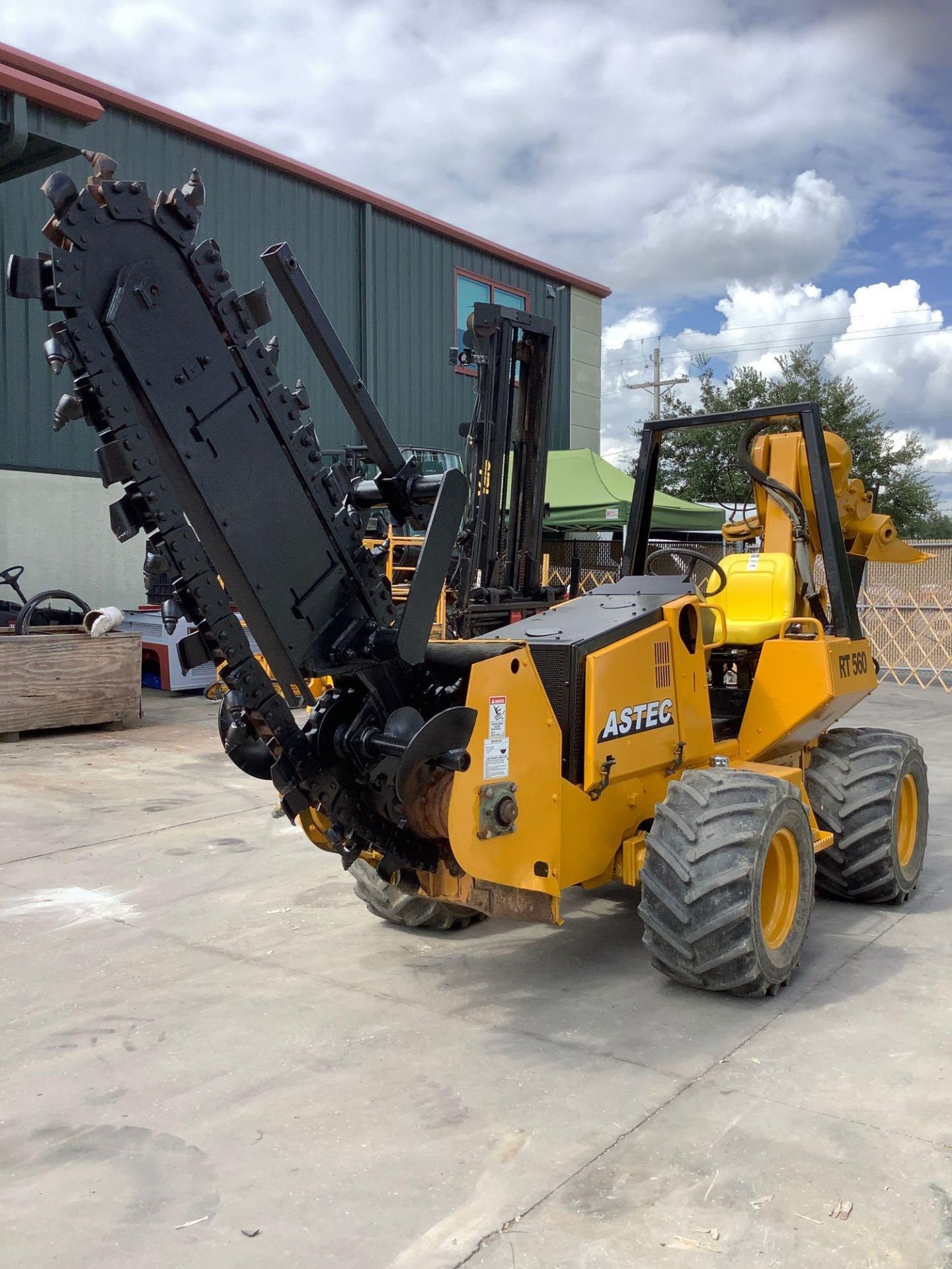 ASTEC UNDERGROUND TRENCHER MODEL RT560, DIESEL, KUBOTA ENGINE , BACK ATTACHMENT ASTEC MODEL P85, FRO - Image 15 of 23