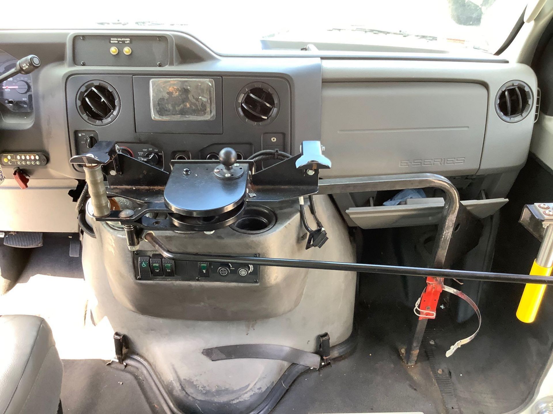 2014 FORD ECONOLINE E-350 SUPER DUTY EXTENDED MOBILITY VAN , AUTOMATIC, AC/ HEAT AIR COND - Image 20 of 36