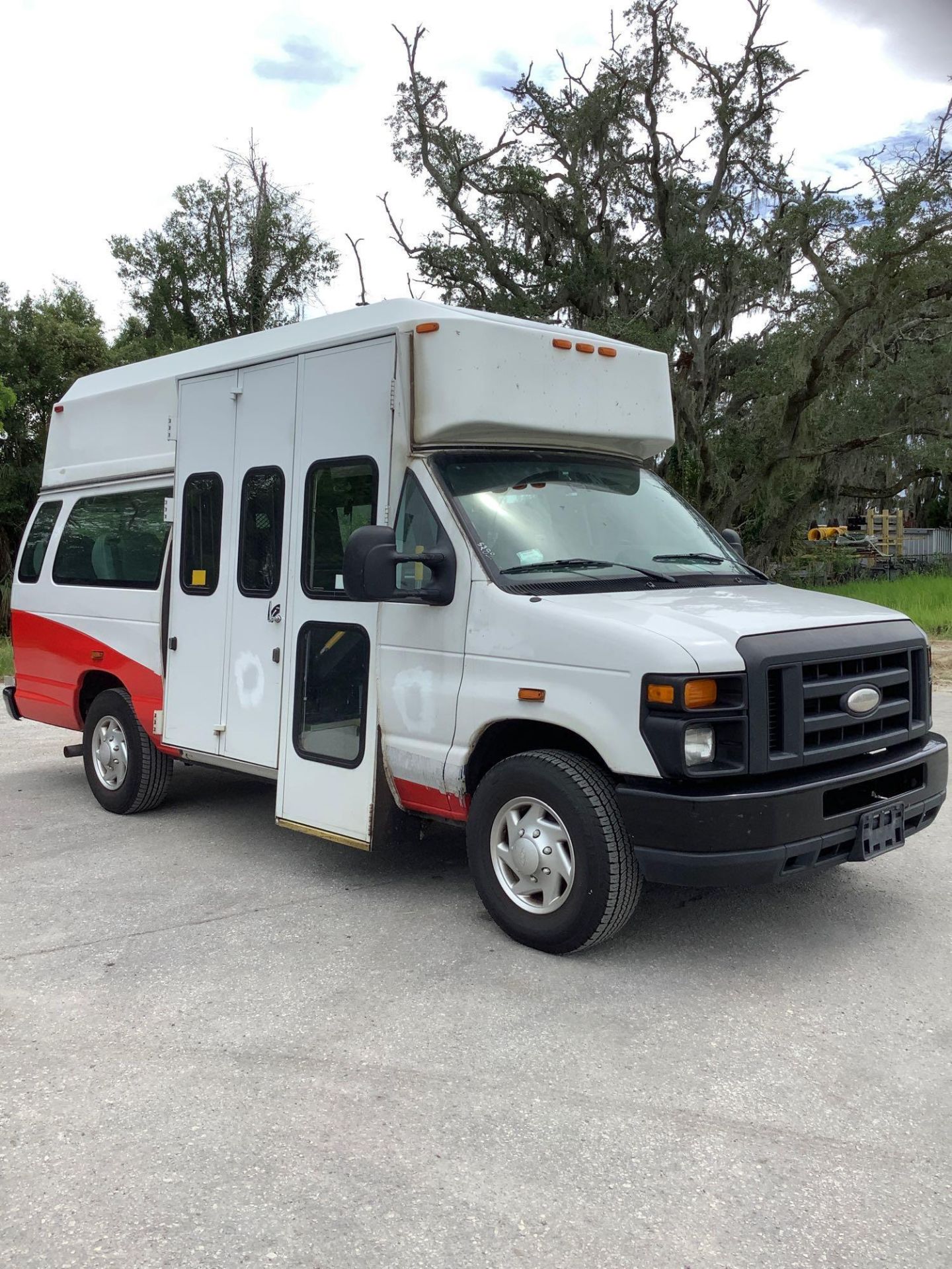 2014 FORD ECONOLINE E-350 SUPER DUTY EXTENDED MOBILITY VAN , AUTOMATIC, ONE OWNER,  AC/ HEAT AIR CON - Image 12 of 35