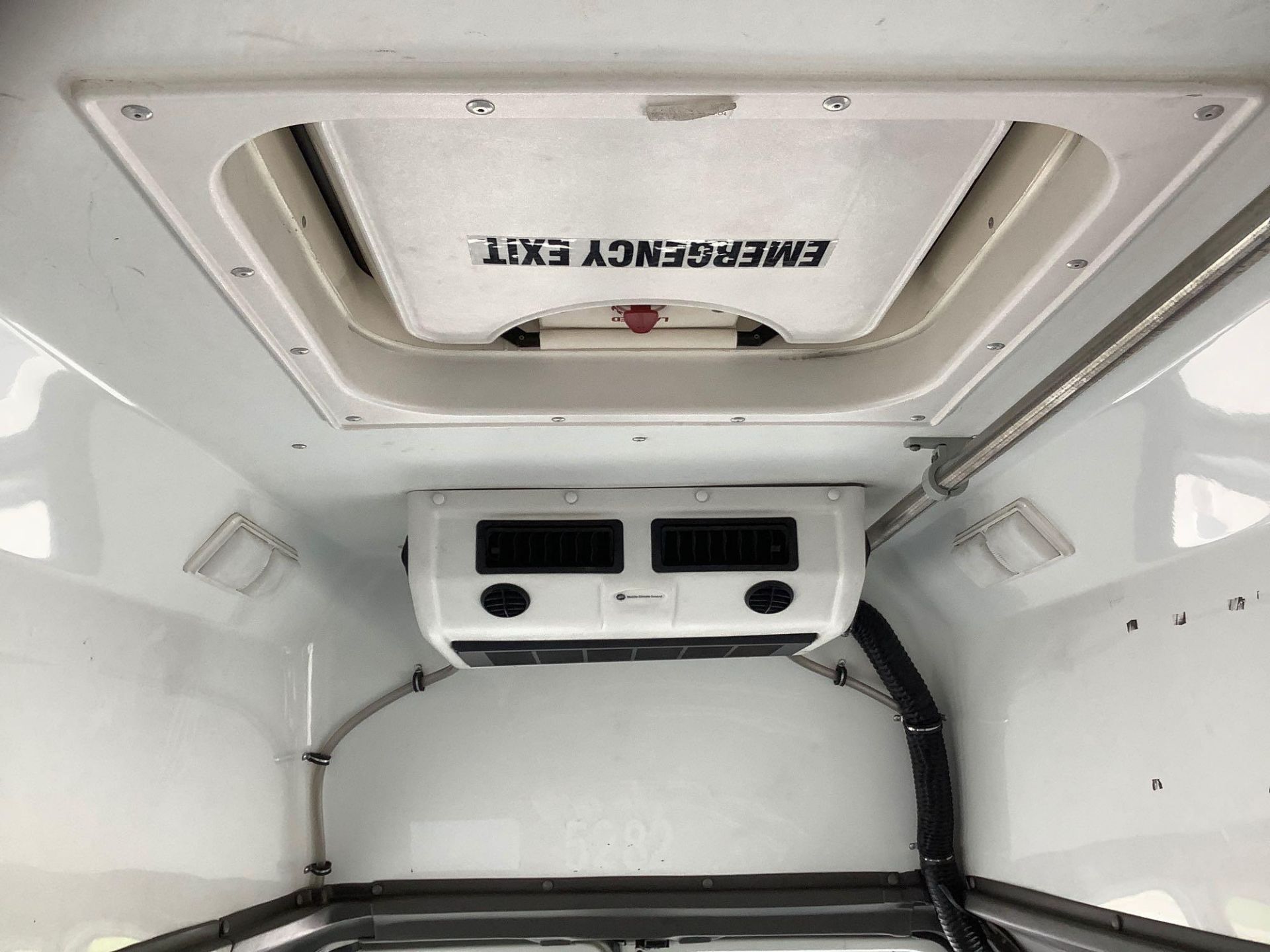 2014 FORD ECONOLINE E-350 SUPER DUTY EXTENDED MOBILITY VAN , AUTOMATIC, ONE OWNER,  AC/ HEAT AIR CON - Image 28 of 35