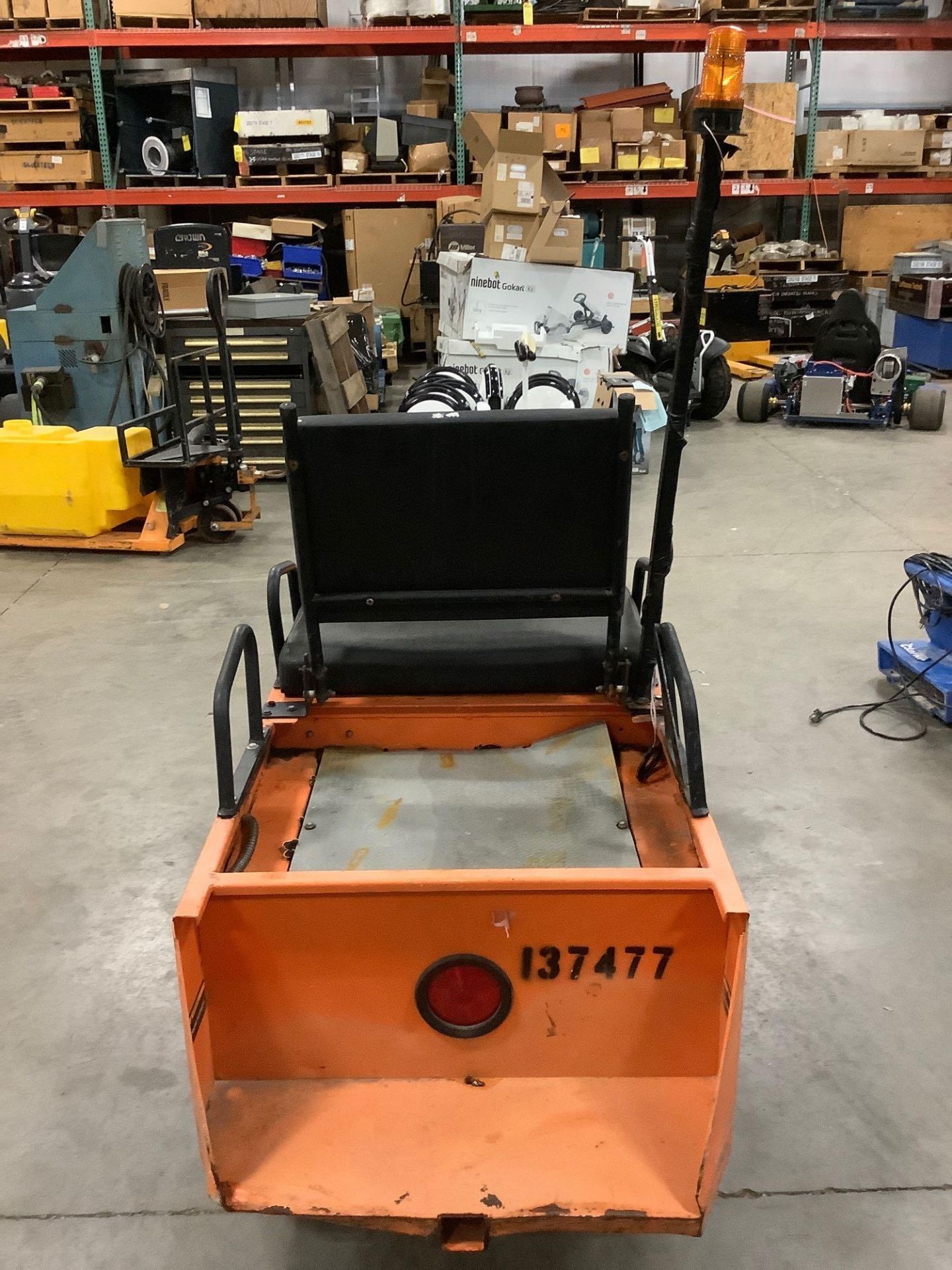 COLUMBIA INDUSTRIAL CART MODEL EX21-T-24, ELECTRIC, 24 VOLTS, BUILT IN BATTERY CHARGER, FOLD BACK SE - Image 4 of 12