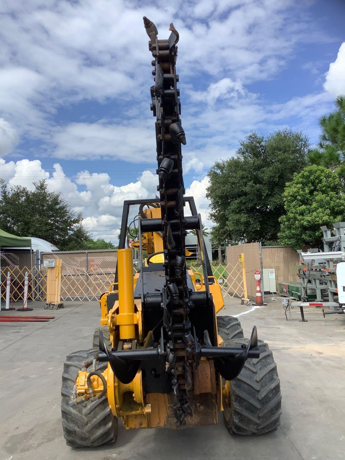 ASTEC UNDERGROUND TRENCHER MODEL RT560, DIESEL, KUBOTA ENGINE , BACK ATTACHMENT ASTEC MODEL P85, FRO - Image 16 of 23