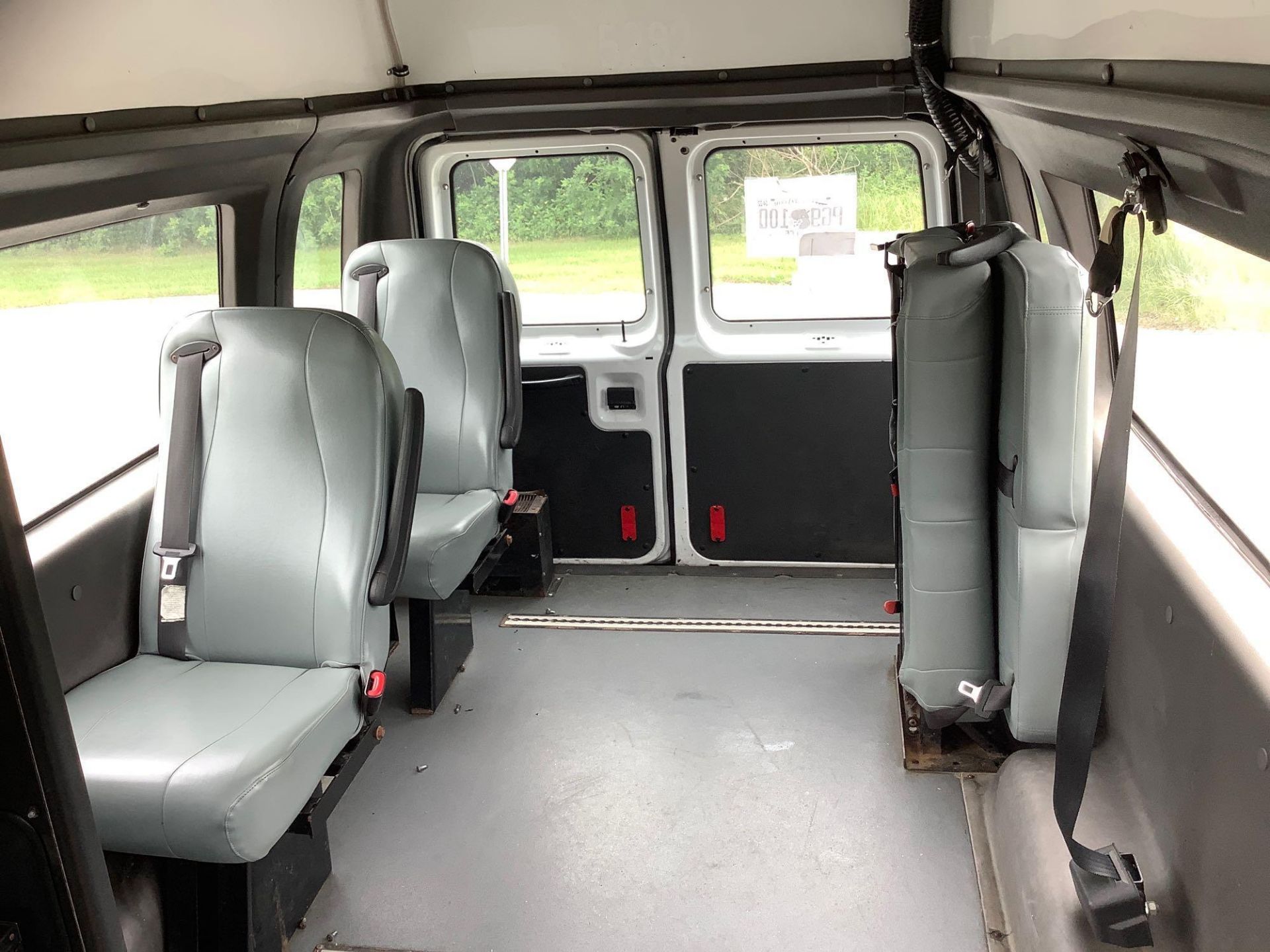 2014 FORD ECONOLINE E-350 SUPER DUTY EXTENDED MOBILITY VAN , AUTOMATIC, ONE OWNER,  AC/ HEAT AIR CON - Image 27 of 35
