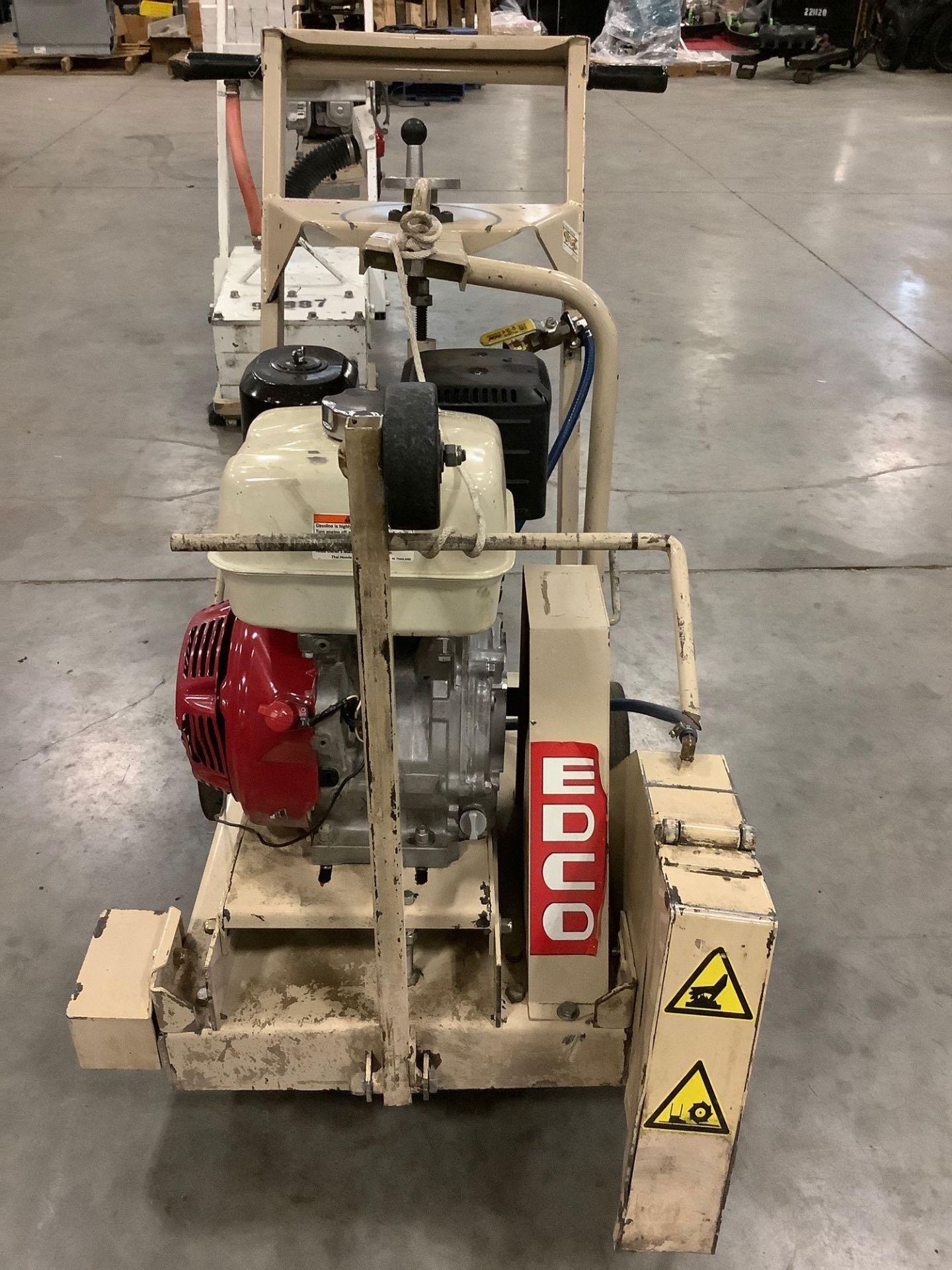 EDCO WALK BEHIND CONCRETE SAW MODEL DS18-13 WITH HONDA GX390 MOTOR - Image 8 of 10