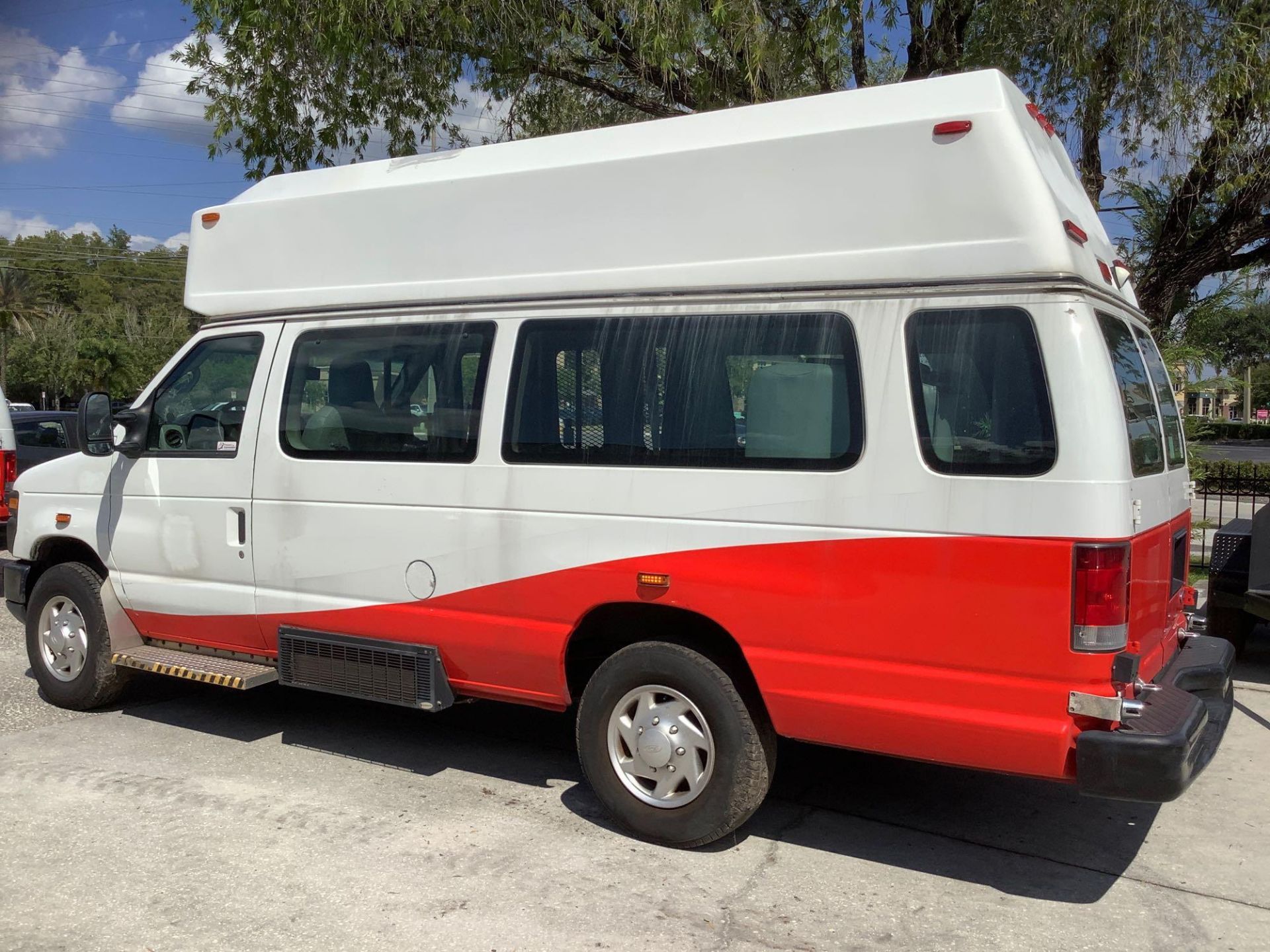 2014 FORD ECONOLINE E-350 SUPER DUTY EXTENDED MOBILITY VAN , AUTOMATIC, AC/ HEAT AIR CONDITION, BRAU - Image 4 of 34