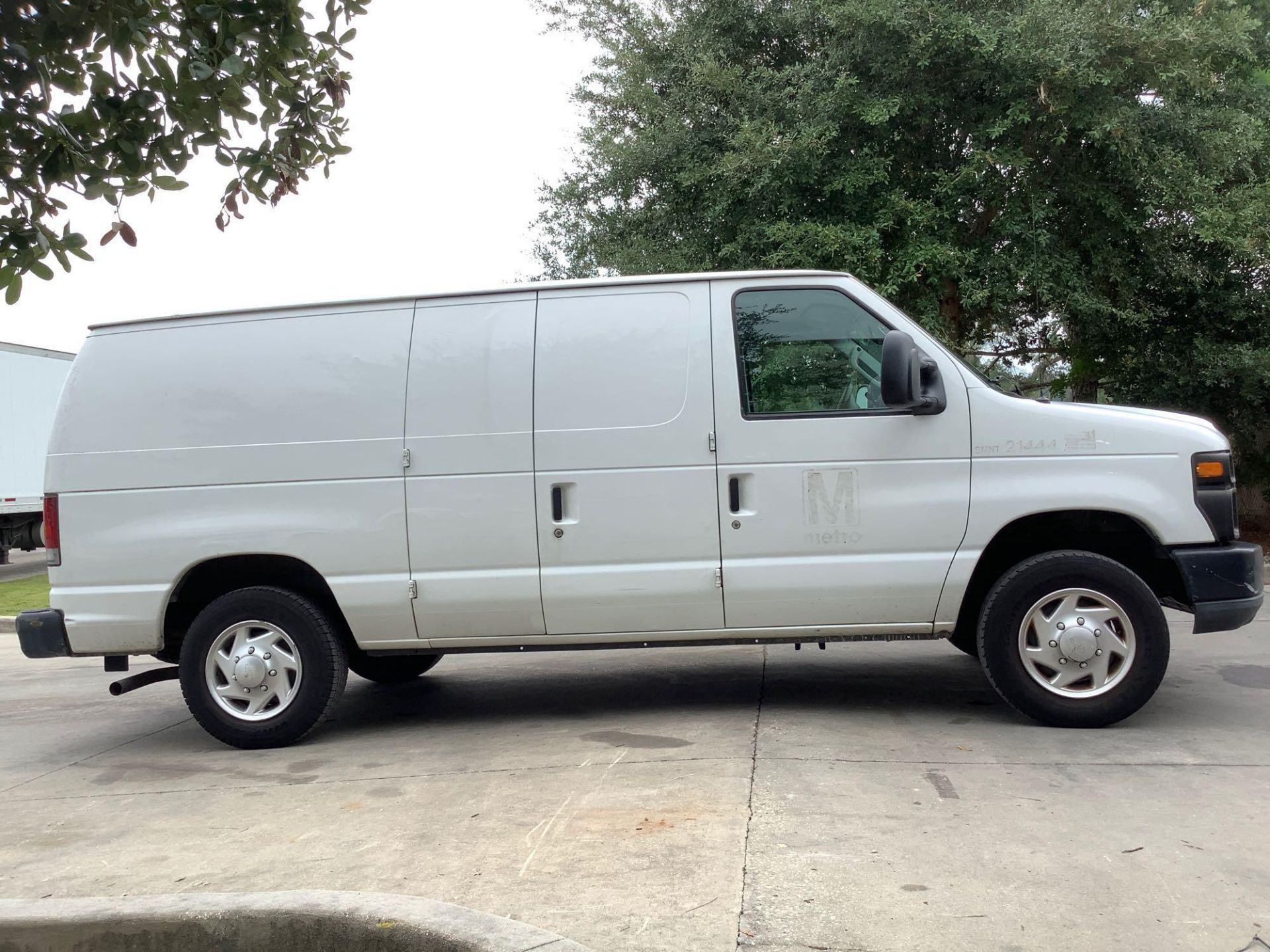 2010 FORD E-SERIES E-150 CARGO VAN, AUTOMATIC, RWD, APPROX GVWR 8520 LBS, STANDARD AC/HEAT AIR CONDI - Image 3 of 27