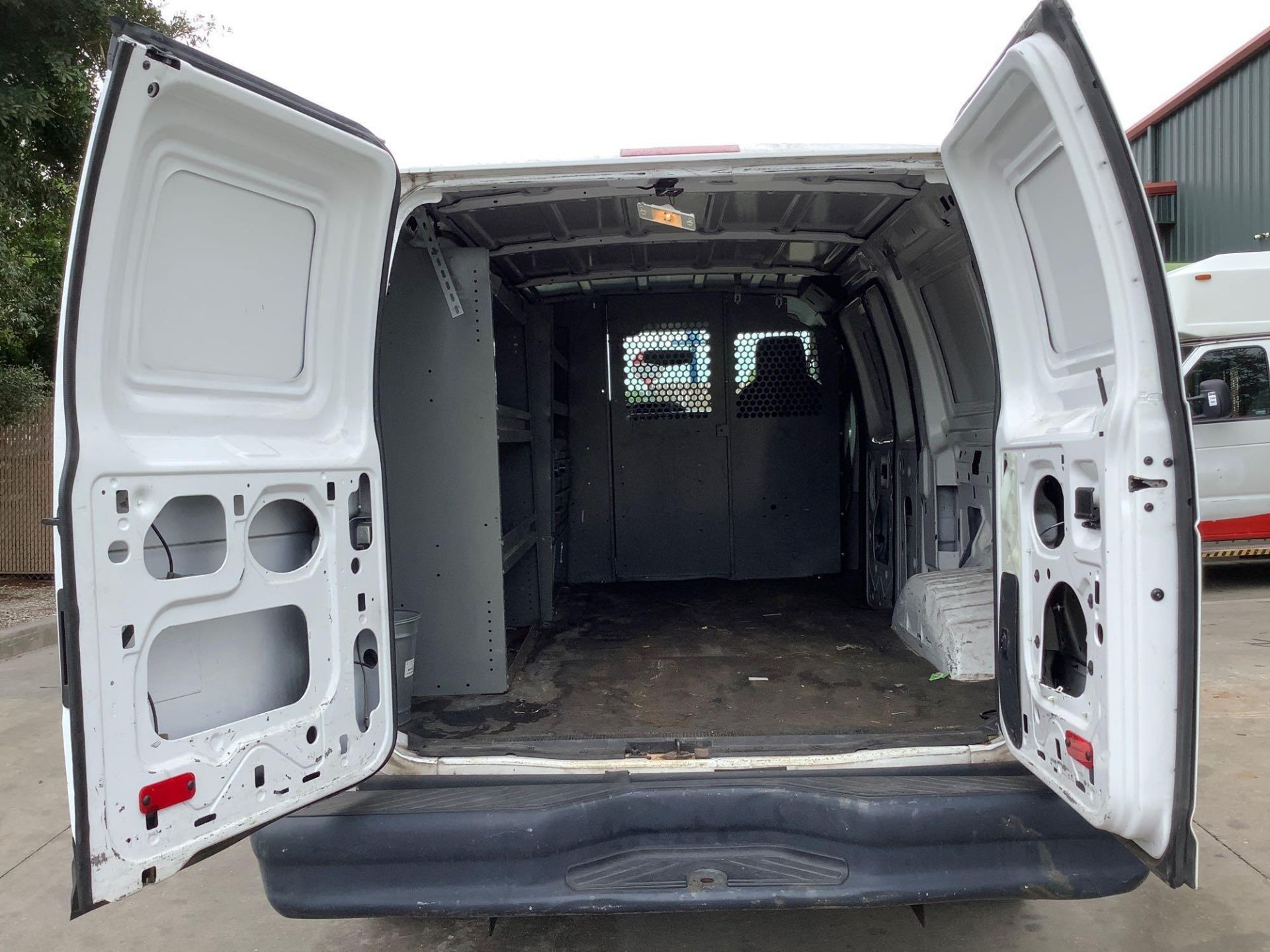2010 FORD E-SERIES E-150 CARGO VAN, AUTOMATIC, RWD, APPROX GVWR 8520 LBS, STANDARD AC/HEAT AIR CONDI - Image 8 of 27