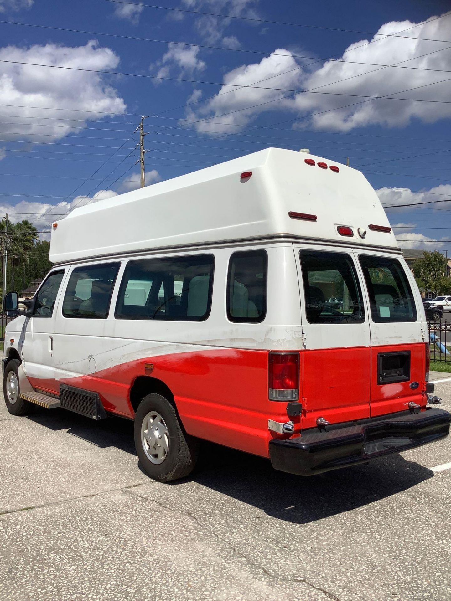 2014 FORD ECONOLINE E-350 SUPER DUTY EXTENDED MOBILITY VAN , AUTOMATIC, AC/ HEAT AIR COND - Image 5 of 36