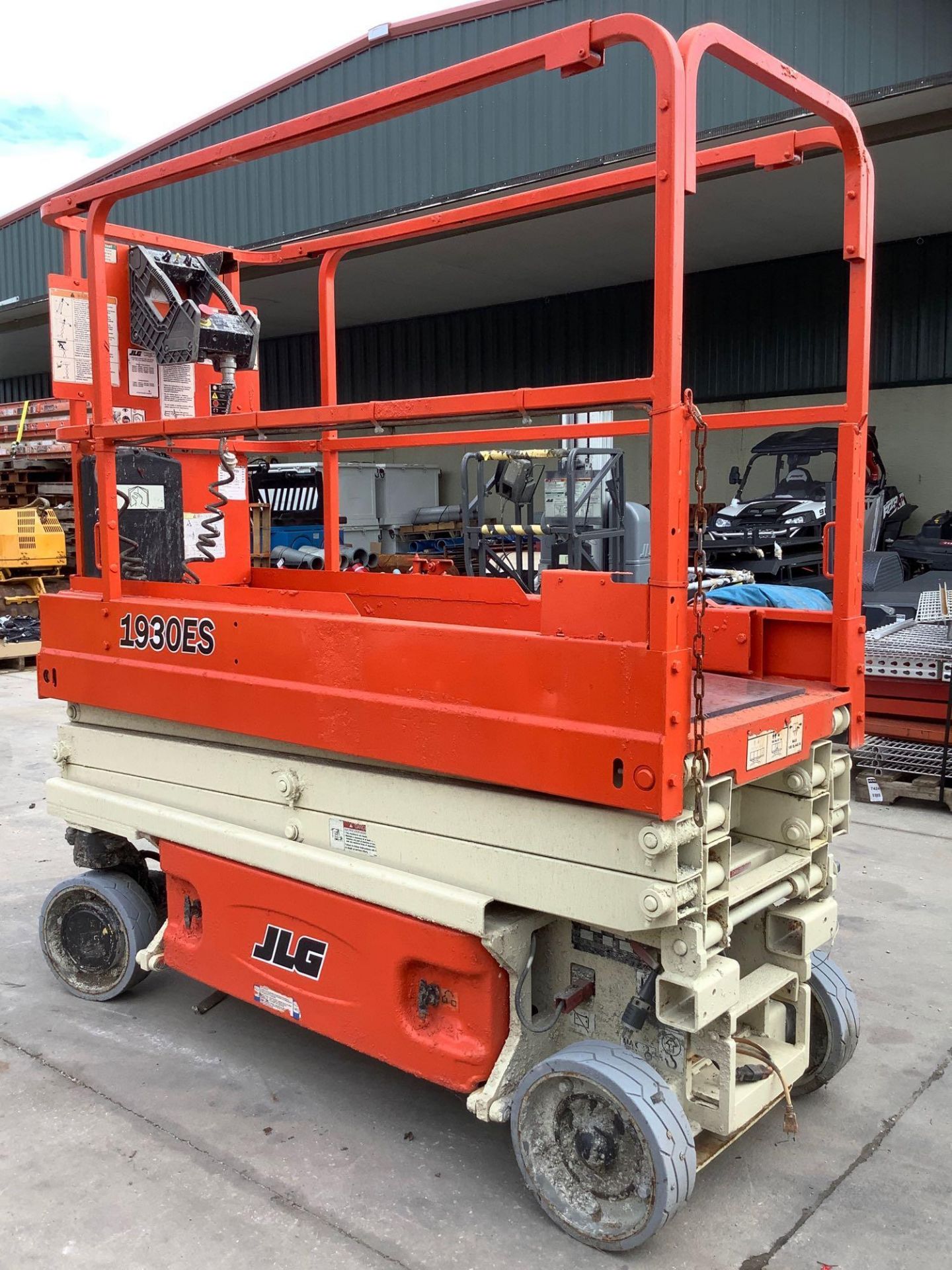 JLG SCISSOR LIFT MODEL 1930ES, ELECTRIC,  APPROX MAX PLATFORM HEIGHT 19FT,  BUILT IN BATTERY CHARGER - Image 7 of 11