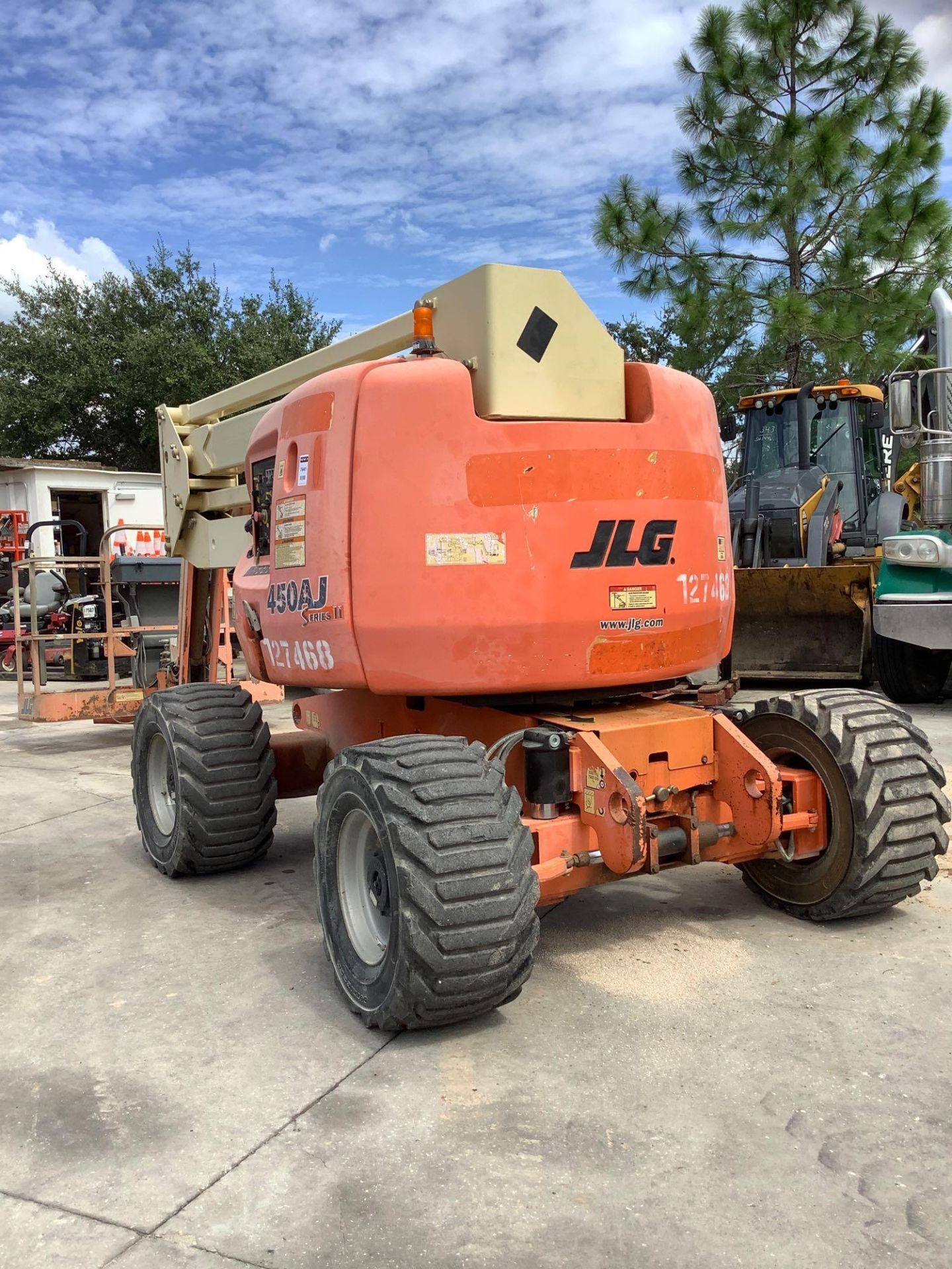 JLG BOOM LIFT MODEL 450AJ SII, DIESEL, APPROX MAX PLATFORM HEIGHT 45FT, APPROX MAX HORIZONTAL REACH - Image 5 of 18