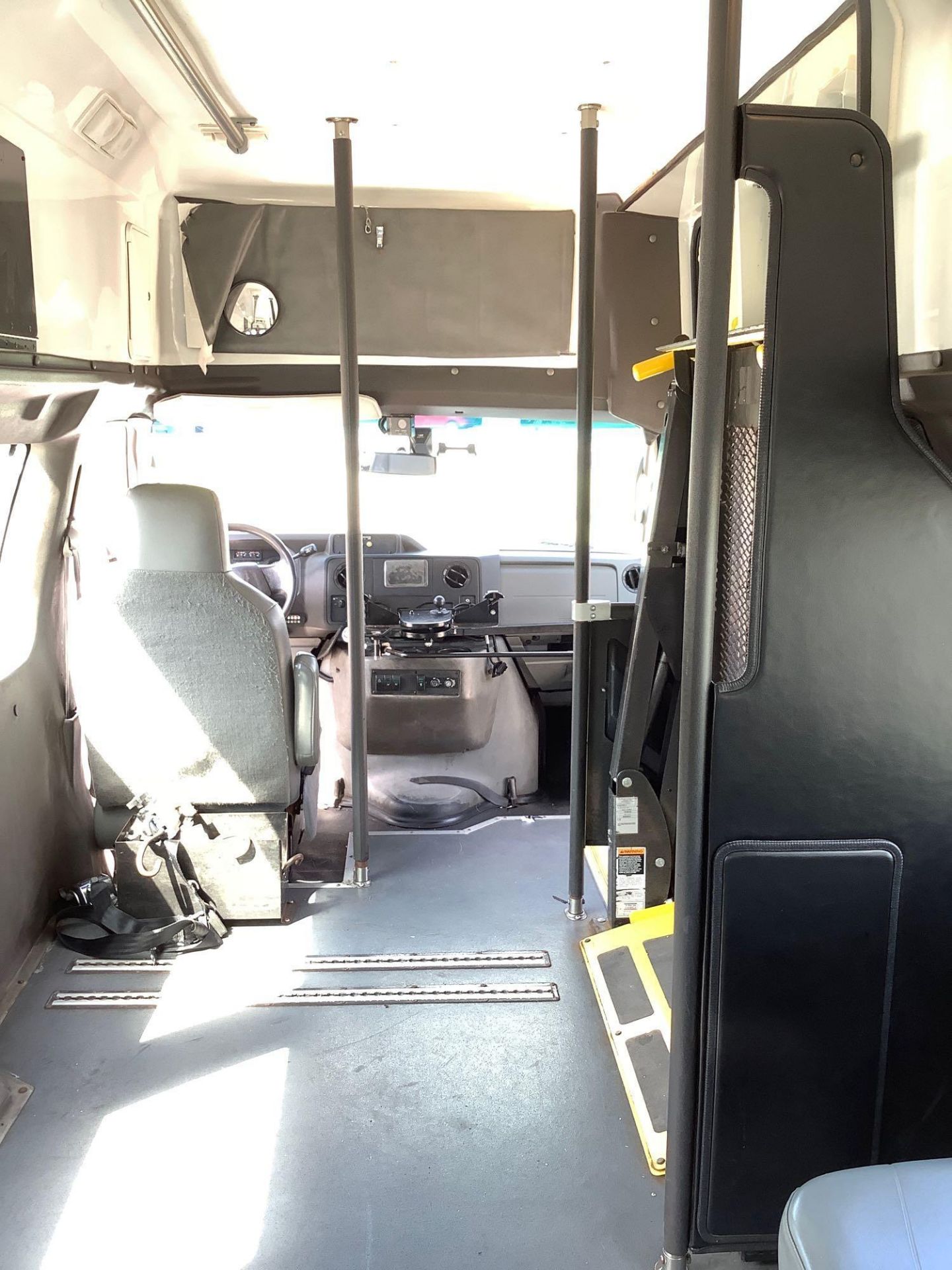 2014 FORD ECONOLINE E-350 SUPER DUTY EXTENDED MOBILITY VAN , AUTOMATIC, AC/ HEAT AIR COND - Image 30 of 36