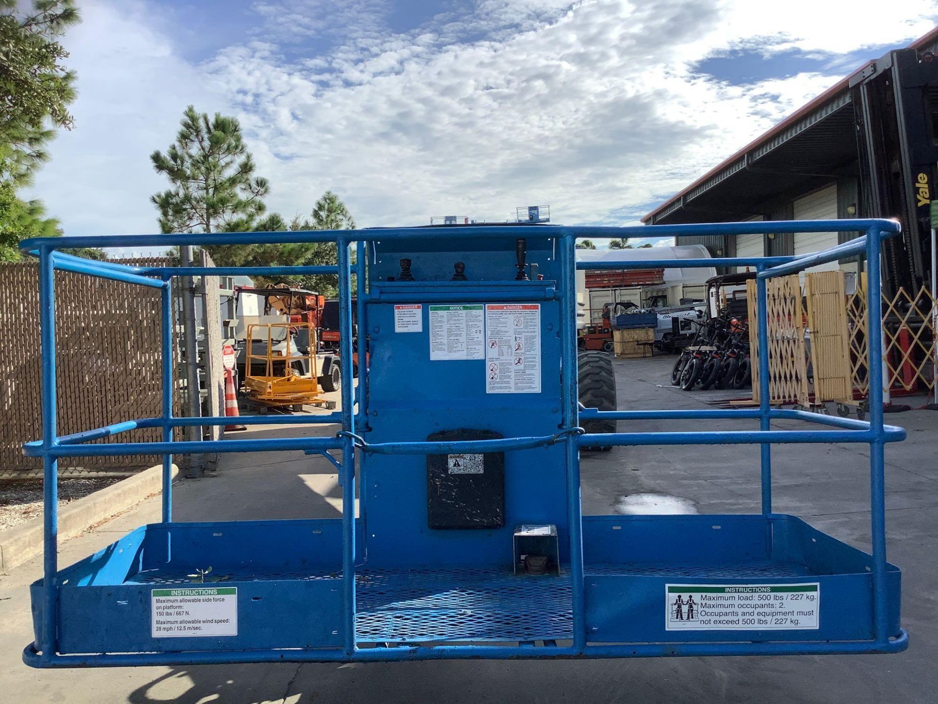 GENIE ARTICULATING BOOM LIFT MODEL S65, APPROX MAX PLATFORM HEIGHT 65FT, APPROX MAX PLATFORM REACH 5 - Image 10 of 15