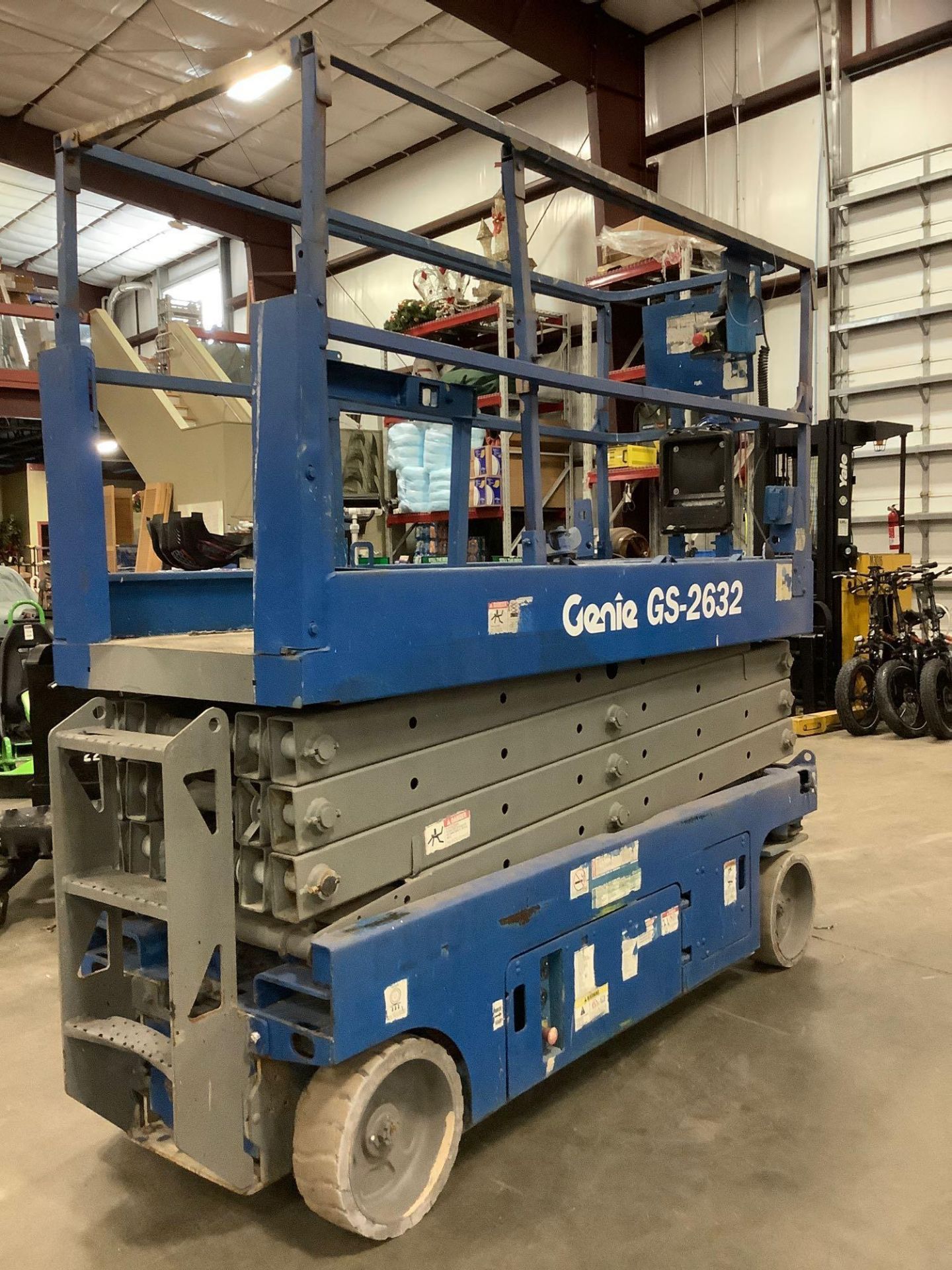 GENIE SCISSOR LIFT MODEL GS-2632, ELECTRIC, APPROX MAX PLATFORM HEIGHT 26FT, NON MARKING TIRES, BUIL - Image 7 of 13