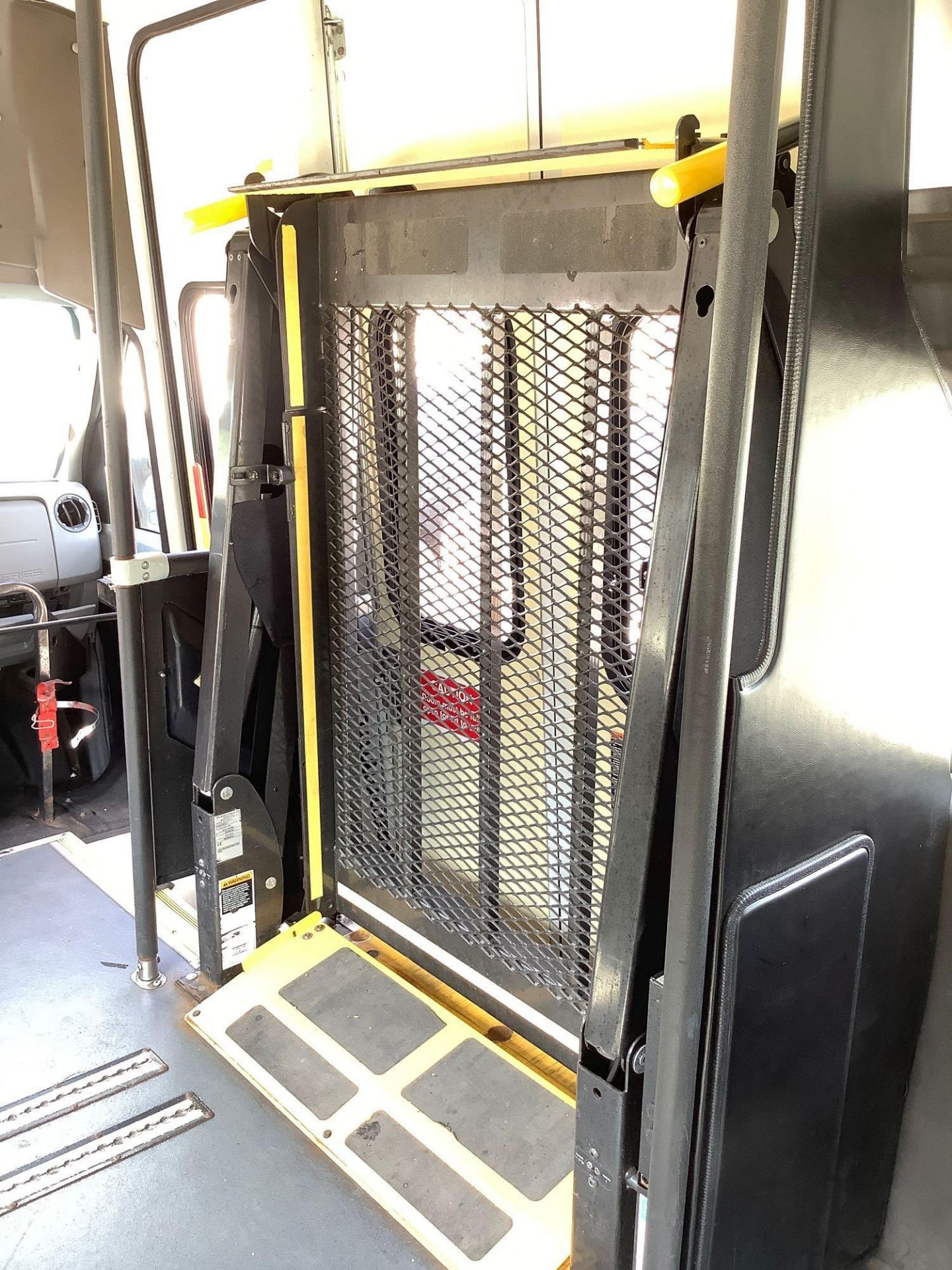2014 FORD ECONOLINE E-350 SUPER DUTY EXTENDED MOBILITY VAN , AUTOMATIC, AC/ HEAT AIR COND - Image 31 of 36