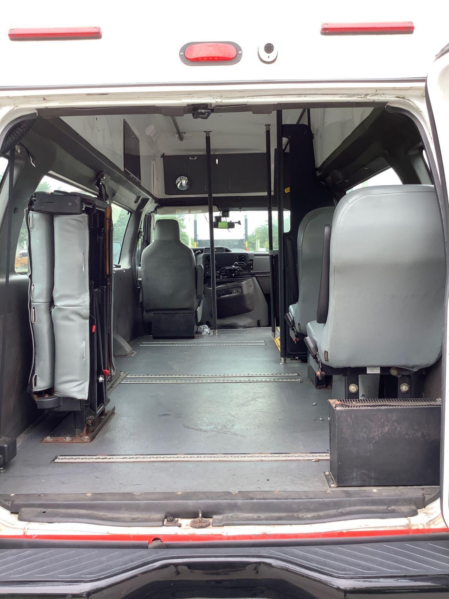 2014 FORD ECONOLINE E-350 SUPER DUTY EXTENDED MOBILITY VAN , AUTOMATIC, ONE OWNER,  AC/ HEAT AIR CON - Image 8 of 35