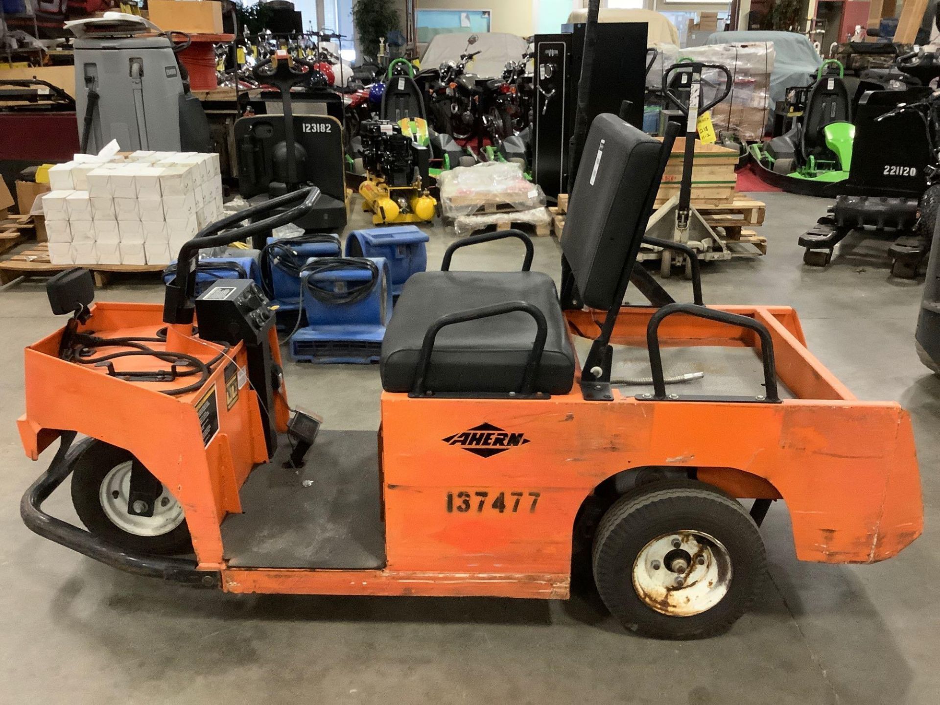 COLUMBIA INDUSTRIAL CART MODEL EX21-T-24, ELECTRIC, 24 VOLTS, BUILT IN BATTERY CHARGER, FOLD BACK SE - Image 2 of 12