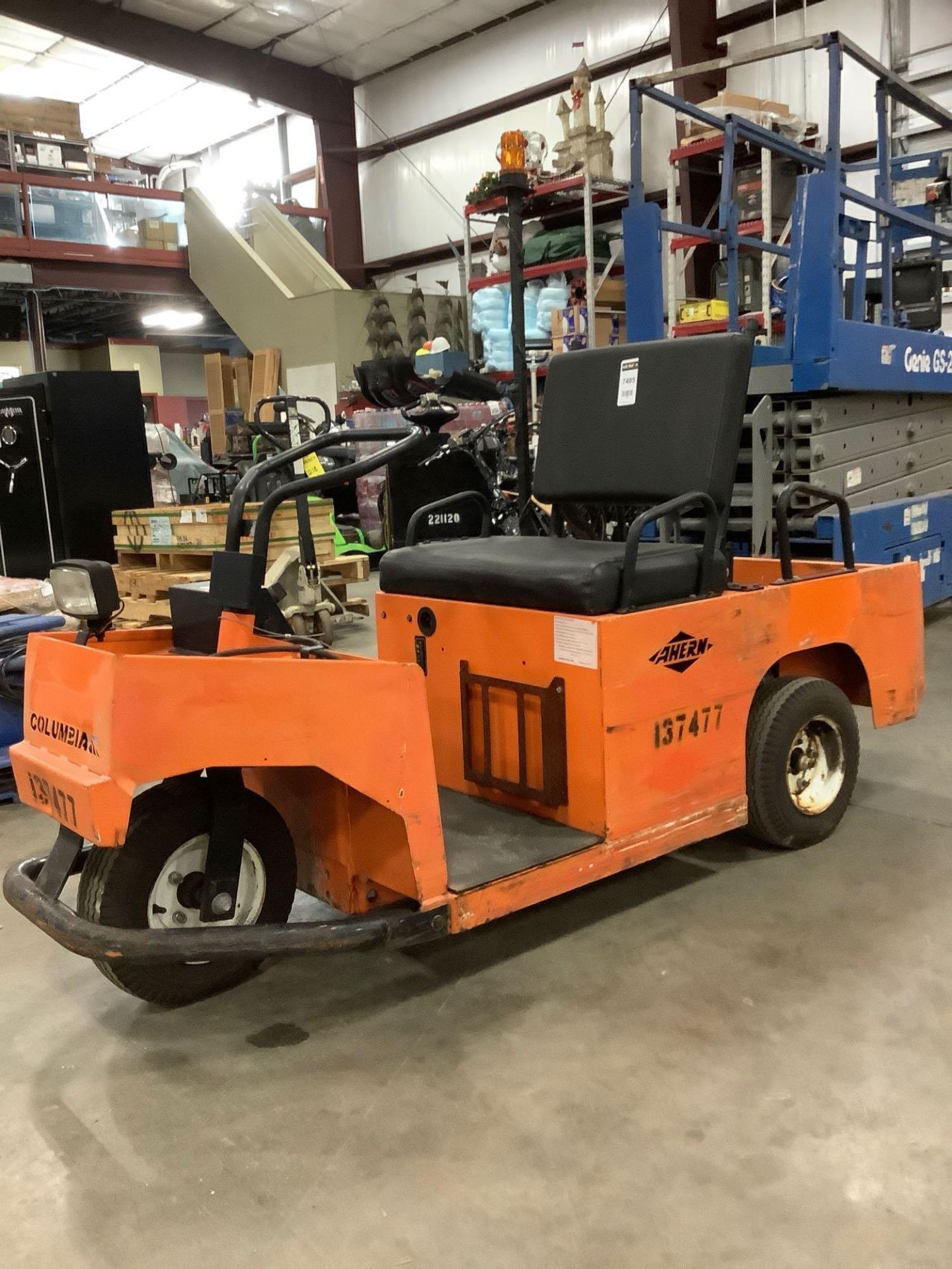 COLUMBIA INDUSTRIAL CART MODEL EX21-T-24, ELECTRIC, 24 VOLTS, BUILT IN BATTERY CHARGER, FOLD BACK SE