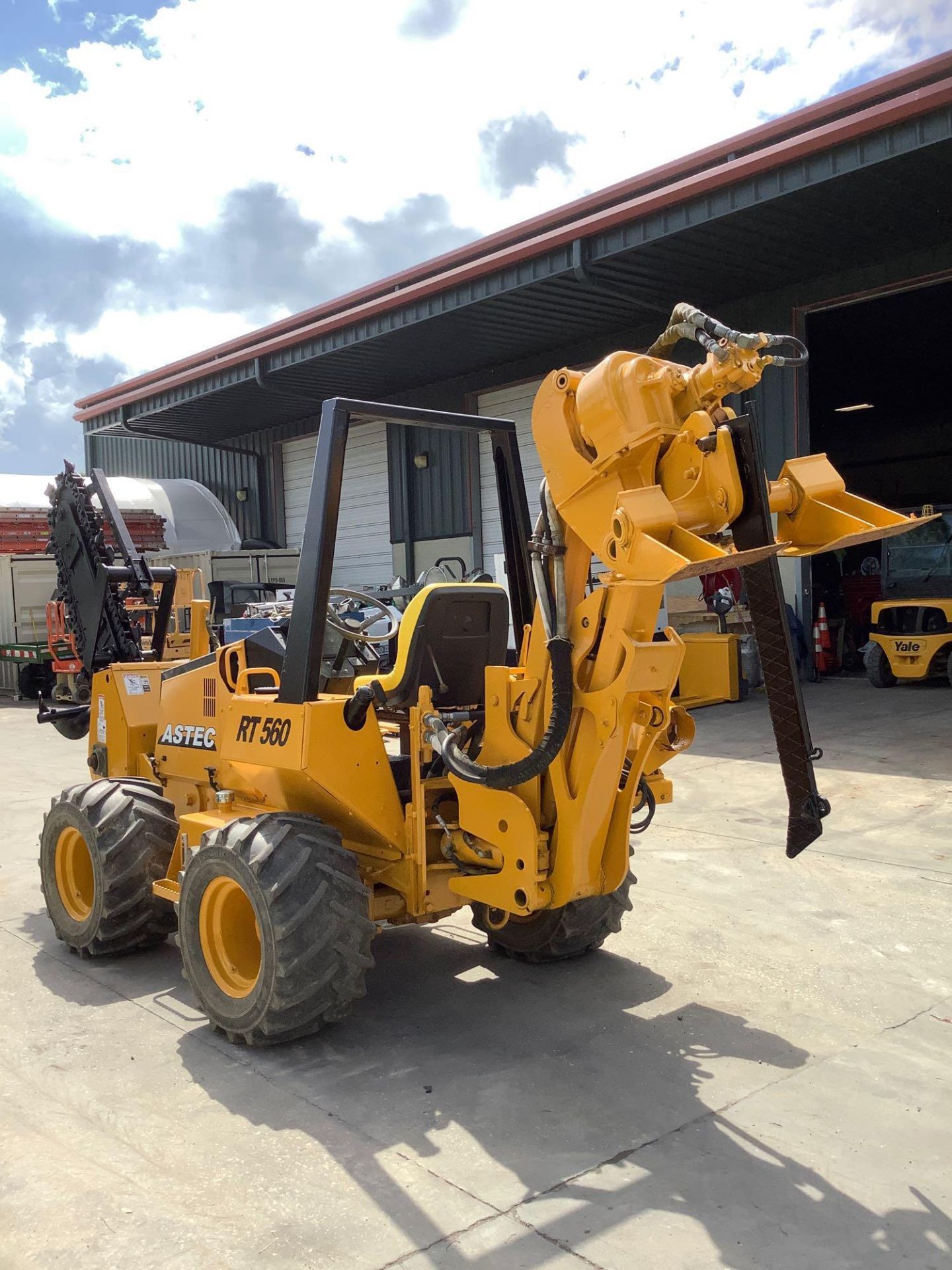 ASTEC UNDERGROUND TRENCHER MODEL RT560, DIESEL, KUBOTA ENGINE , BACK ATTACHMENT ASTEC MODEL P85, FRO - Image 11 of 23