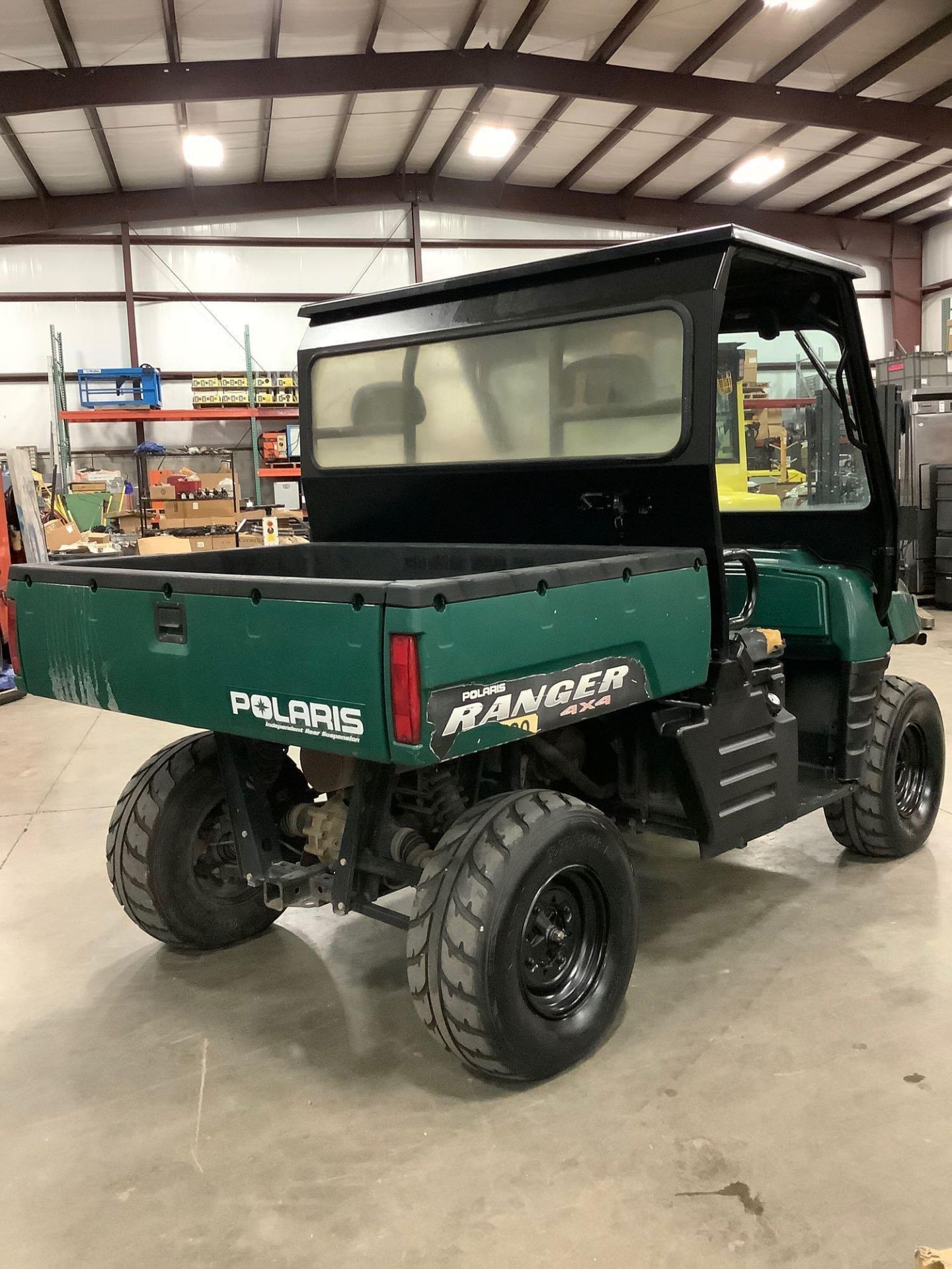 POLARIS RANGER 4x4, GAS POWERED, AWD, HITCH ON BACK, MANUAL DUMP BED, WINDSHIELD WIPER, RUNS AND OPE - Image 5 of 12