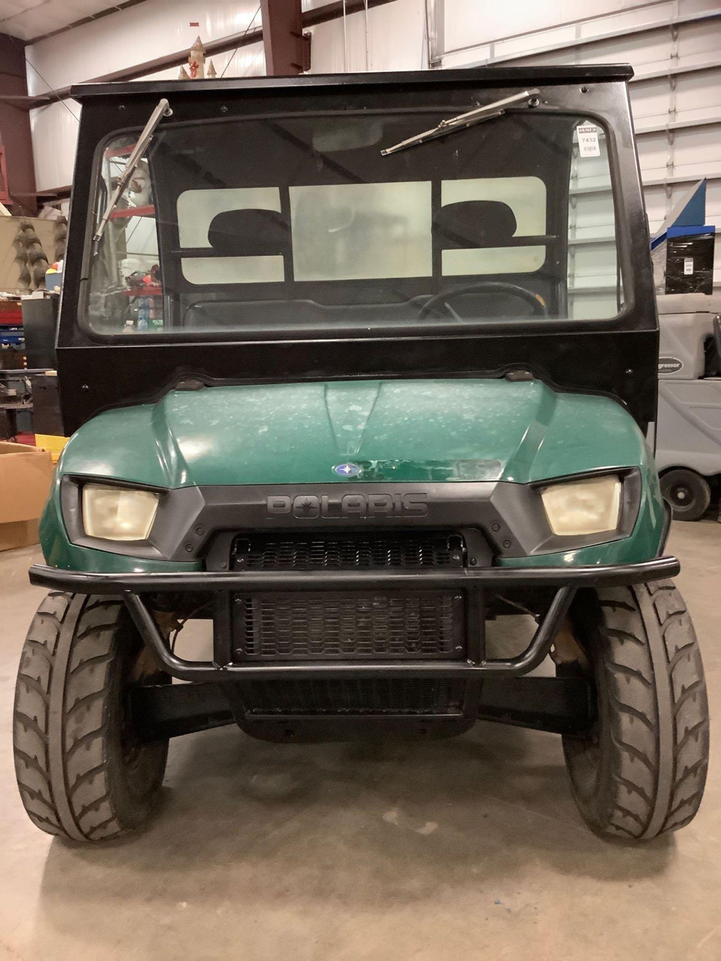 POLARIS RANGER 4x4, GAS POWERED, AWD, HITCH ON BACK, MANUAL DUMP BED, WINDSHIELD WIPER, RUNS AND OPE - Image 8 of 12