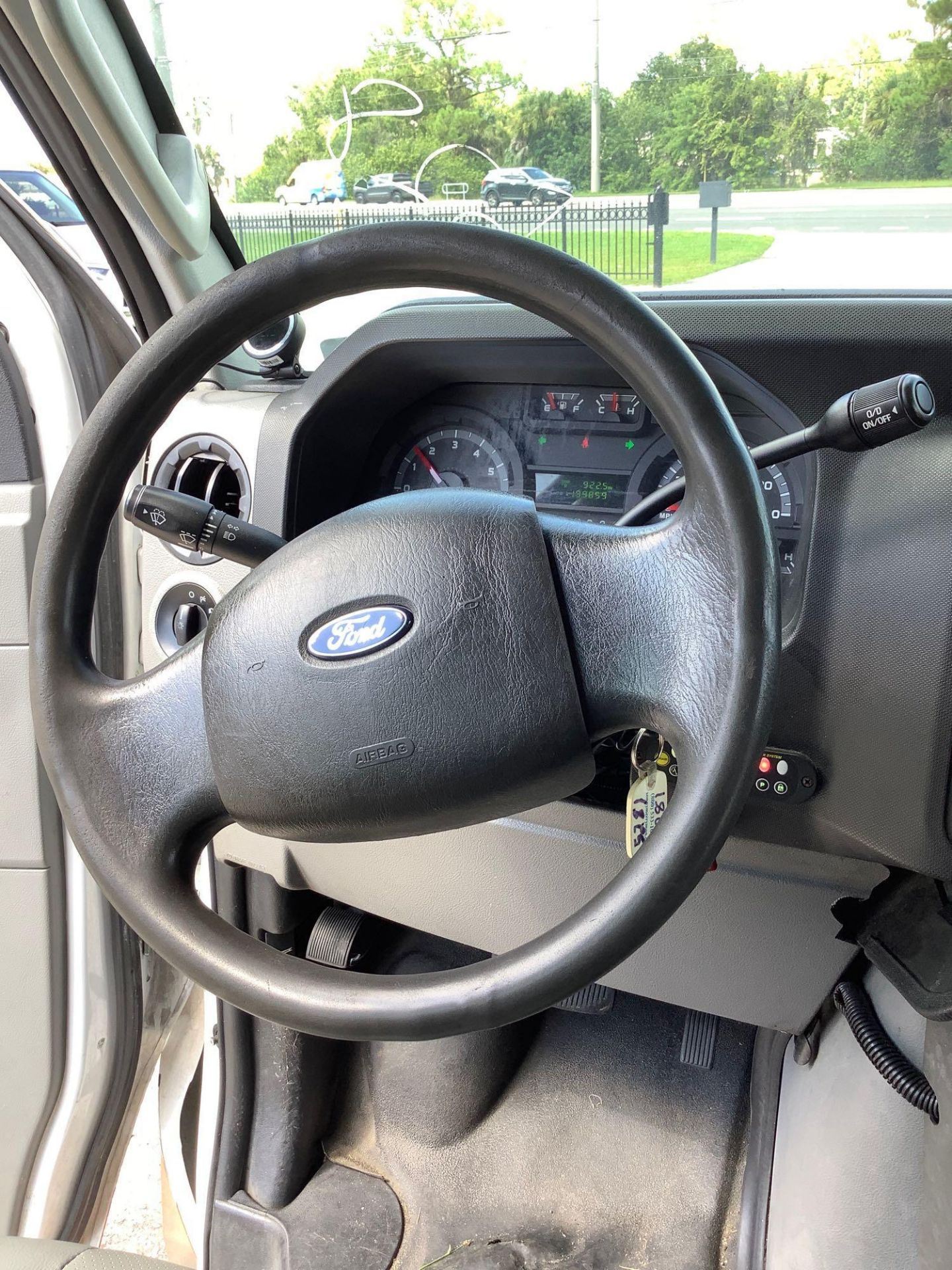 2014 FORD ECONOLINE E-350 SUPER DUTY EXTENDED MOBILITY VAN , AUTOMATIC, AC/ HEAT AIR COND - Image 22 of 36